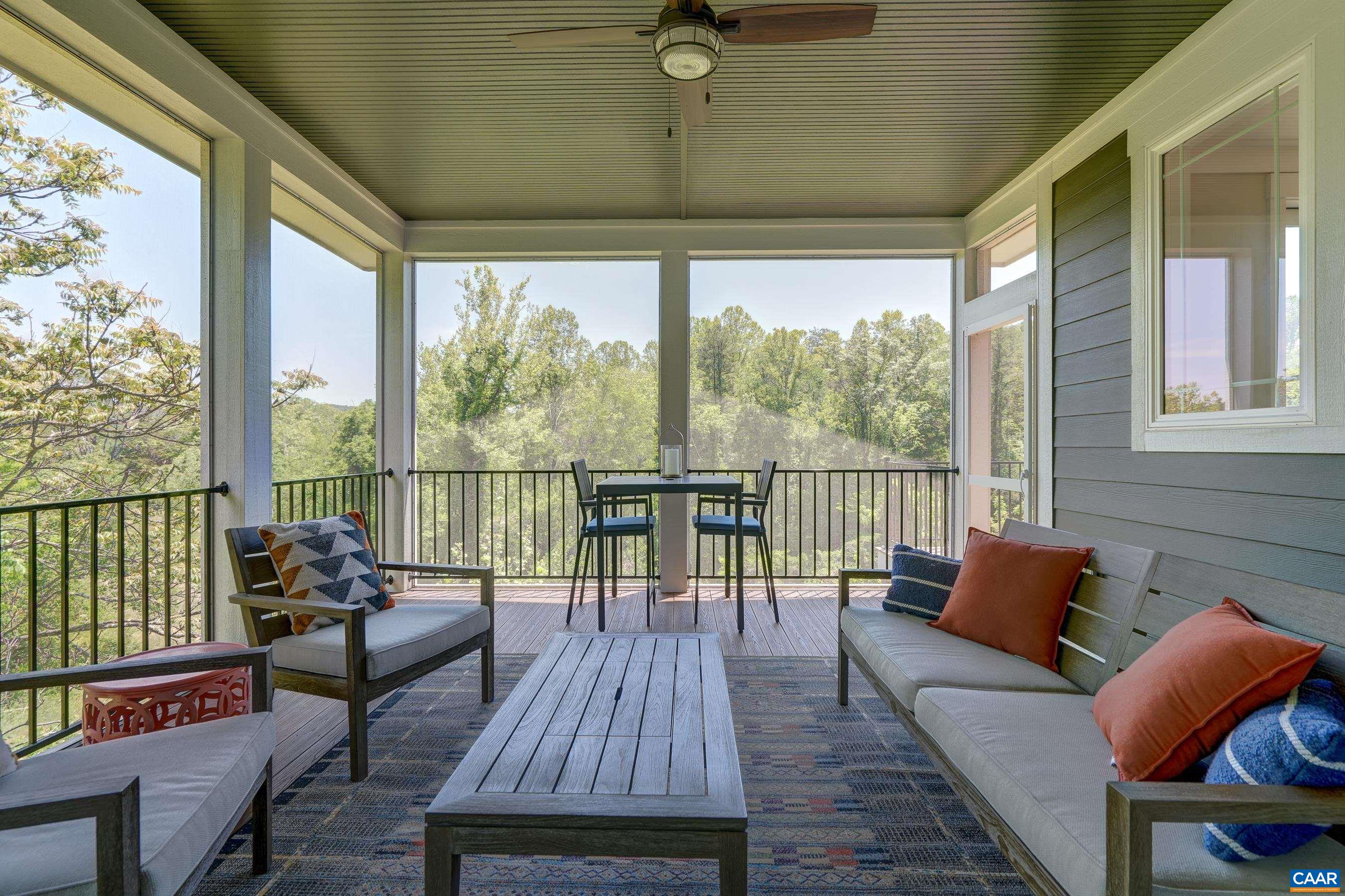 401 LOCHLYN HILL DR