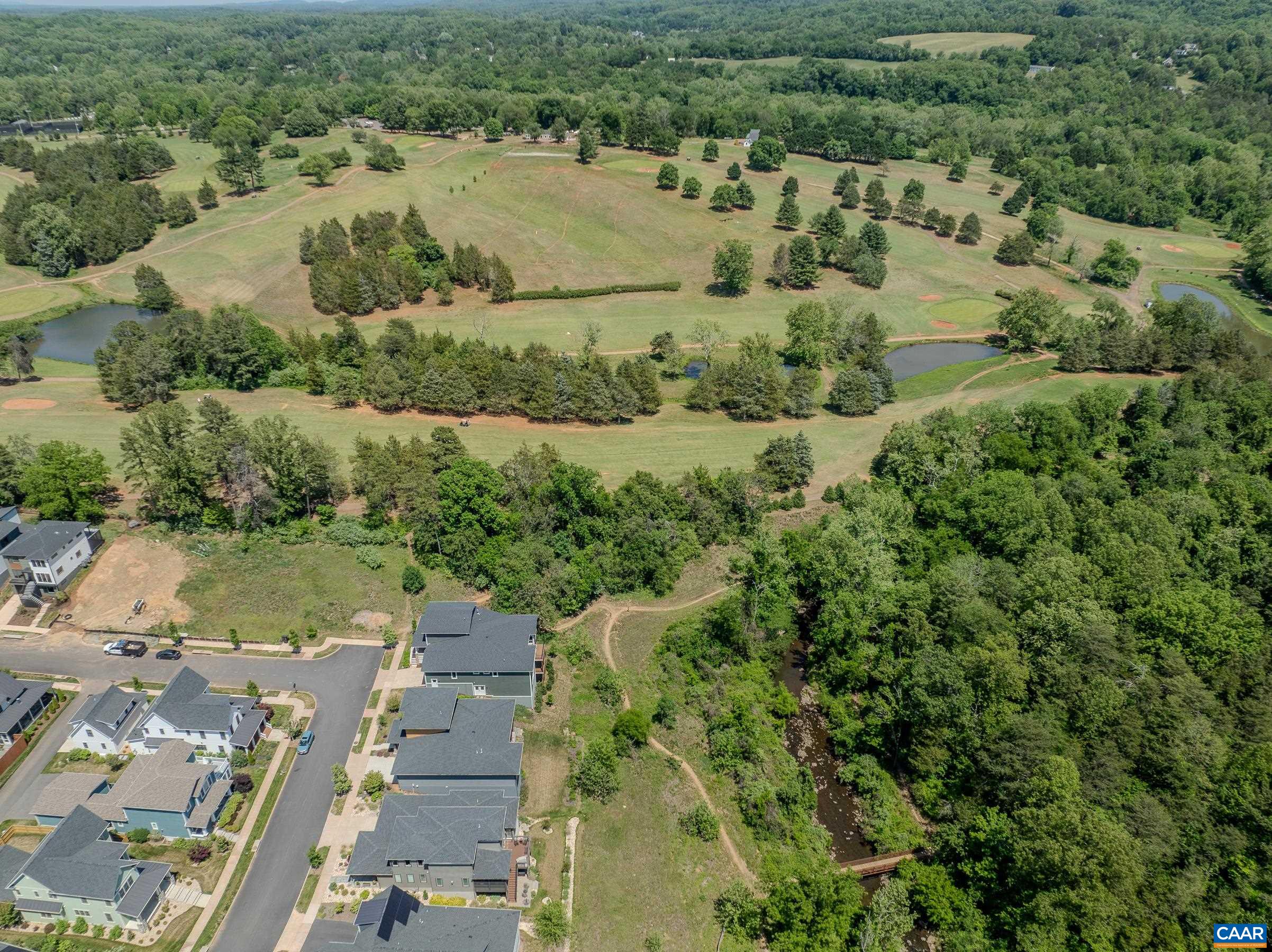 401 LOCHLYN HILL DR