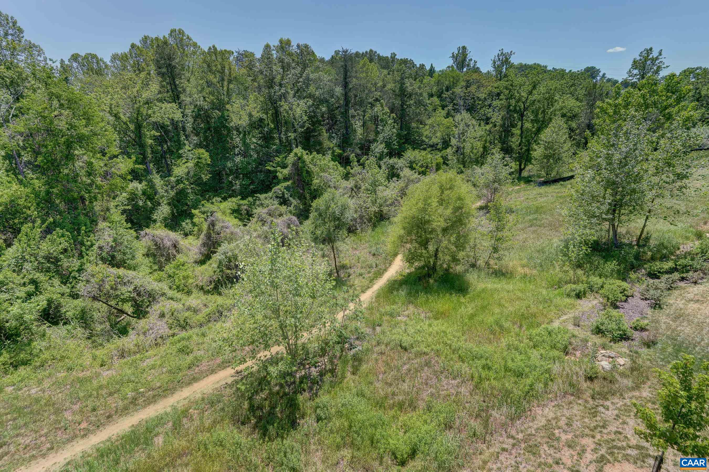 401 LOCHLYN HILL DR