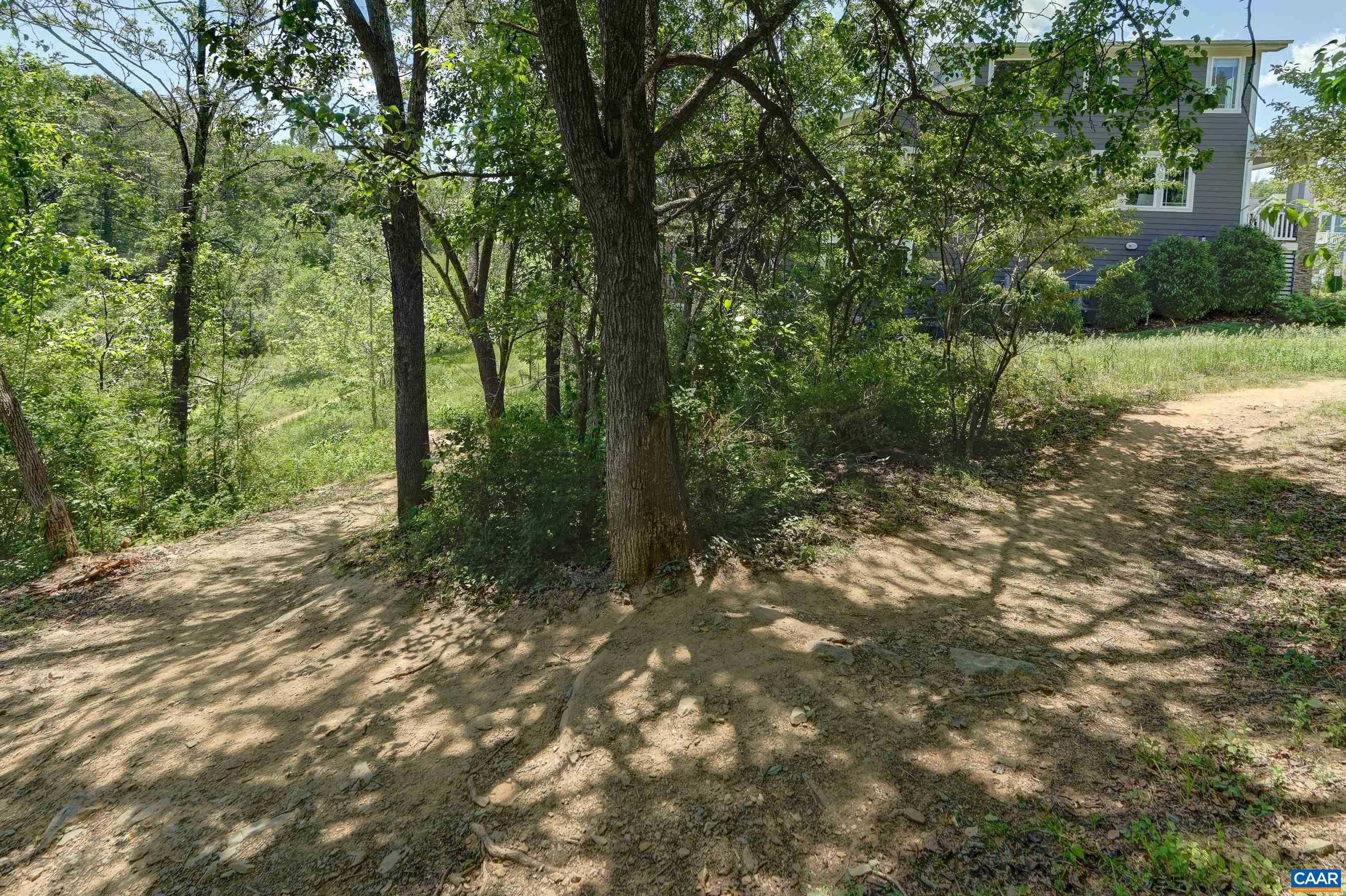 401 LOCHLYN HILL DR