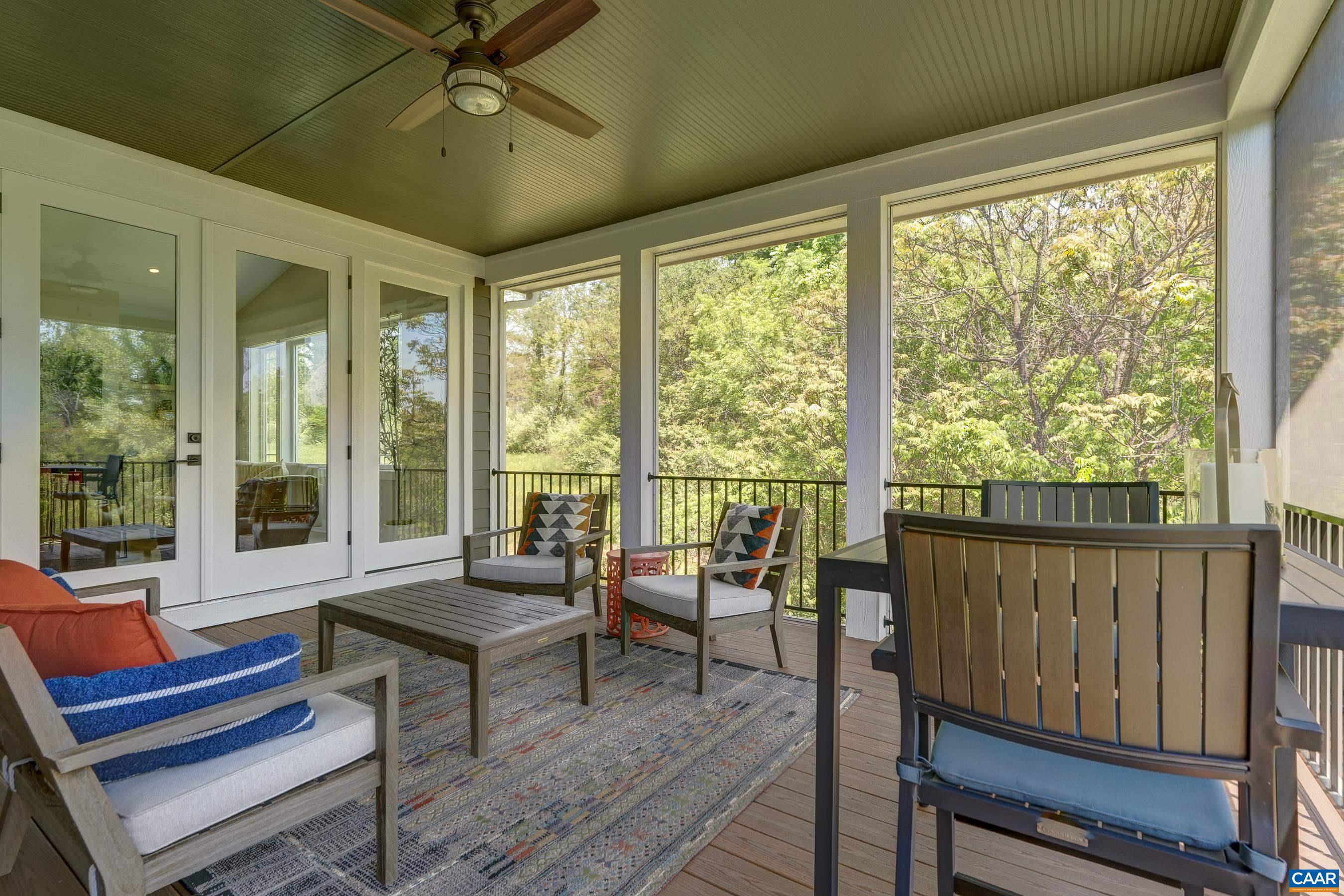 401 LOCHLYN HILL DR