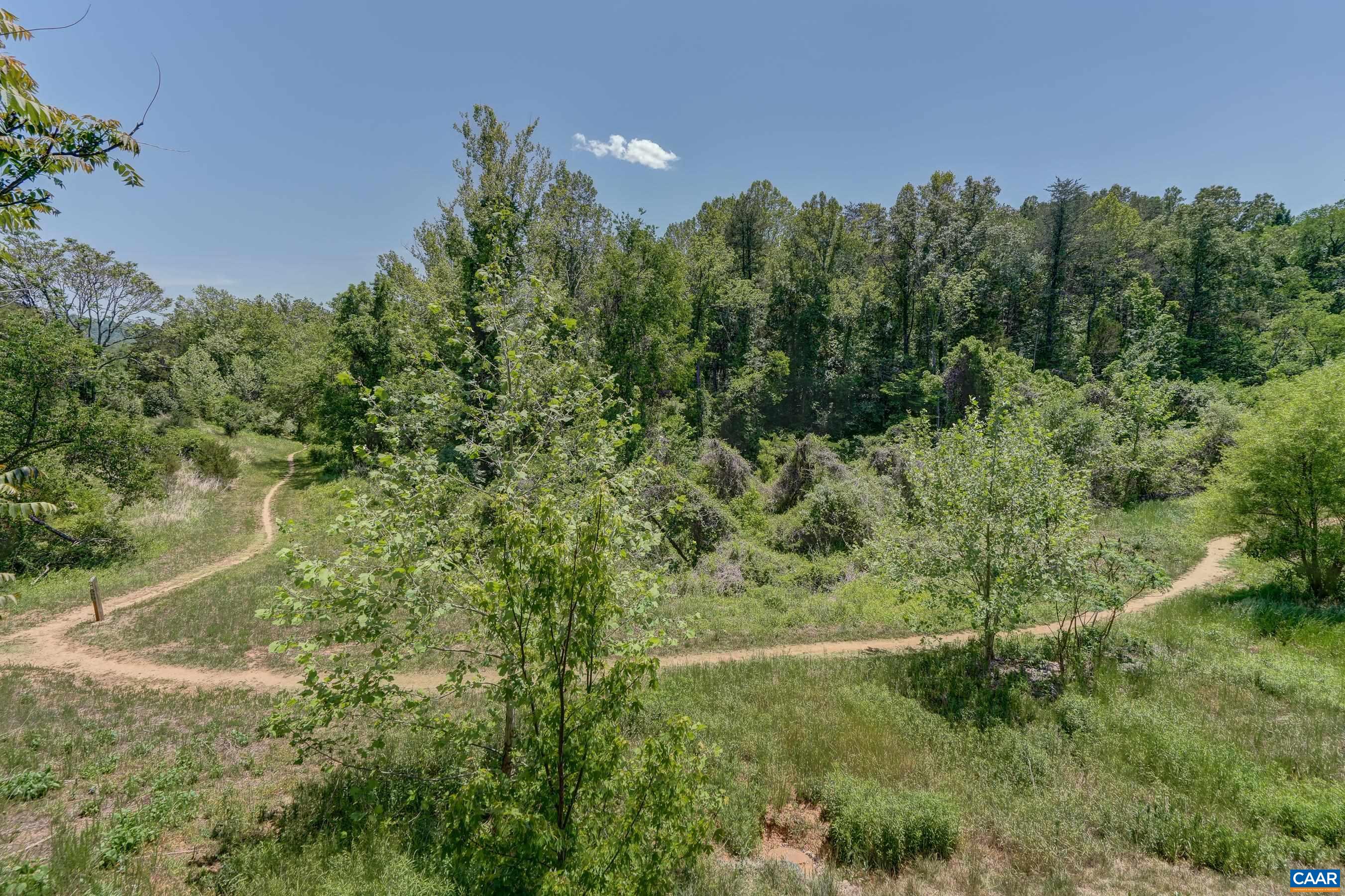401 LOCHLYN HILL DR