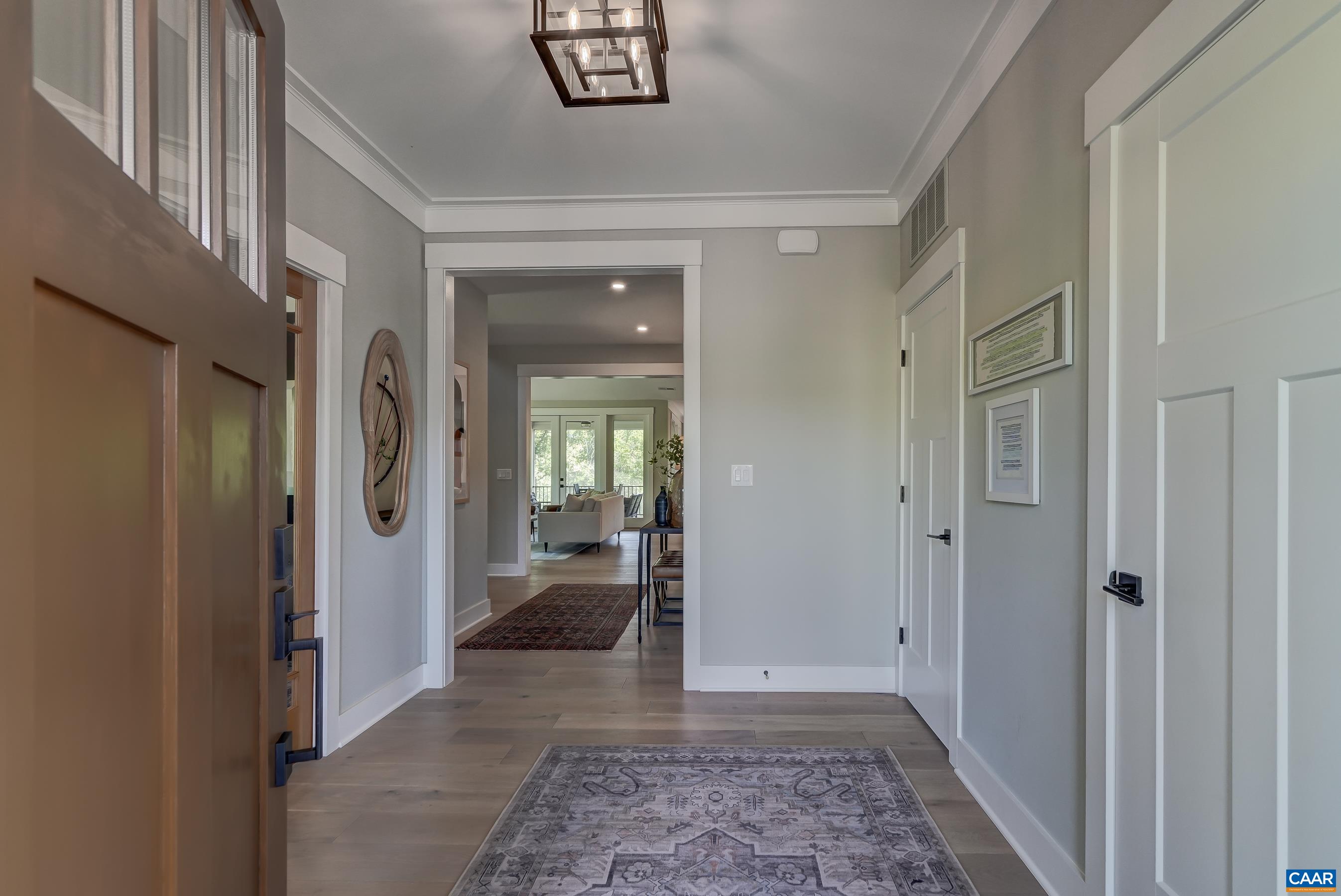 401 LOCHLYN HILL DR