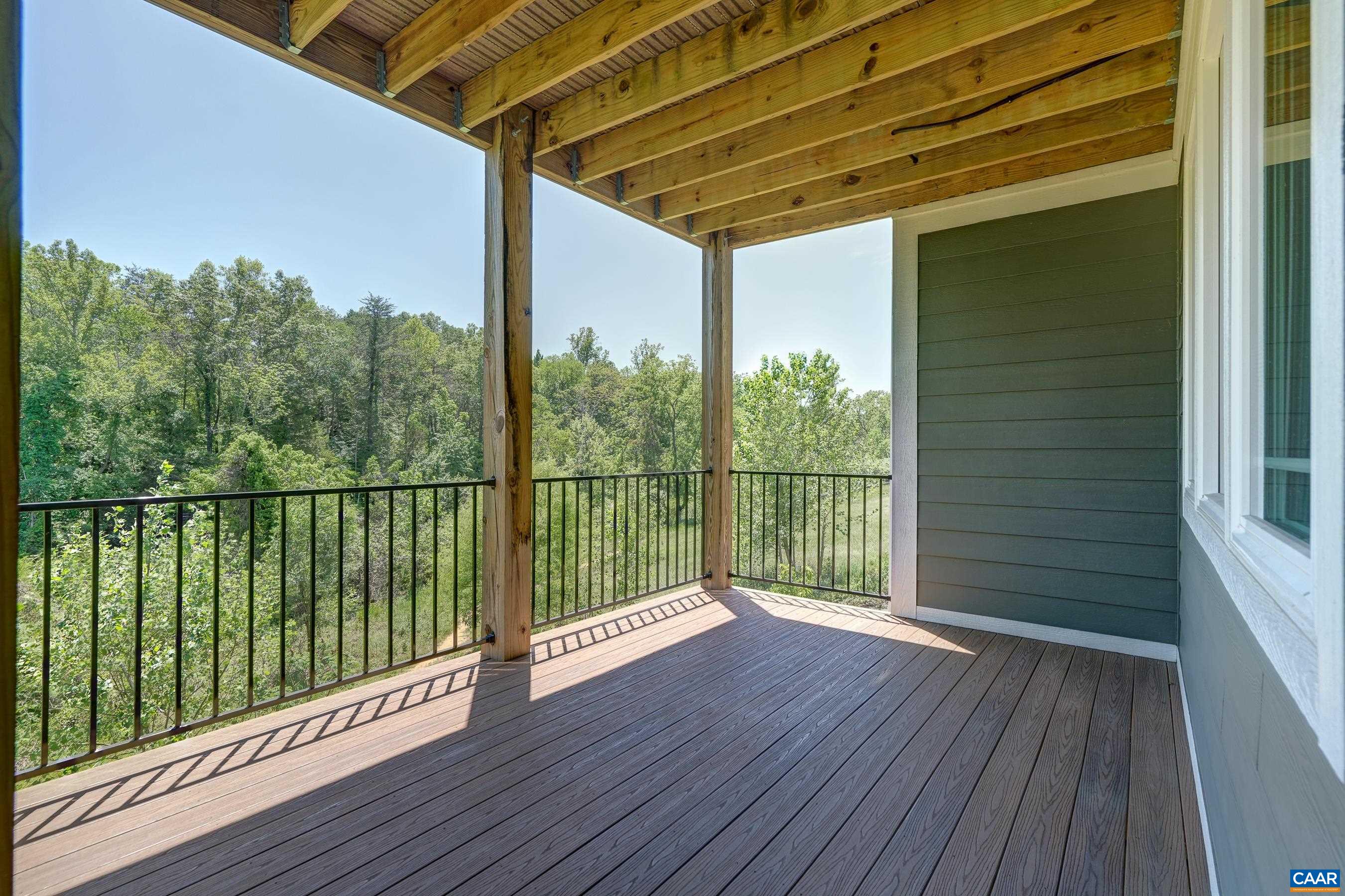 401 LOCHLYN HILL DR