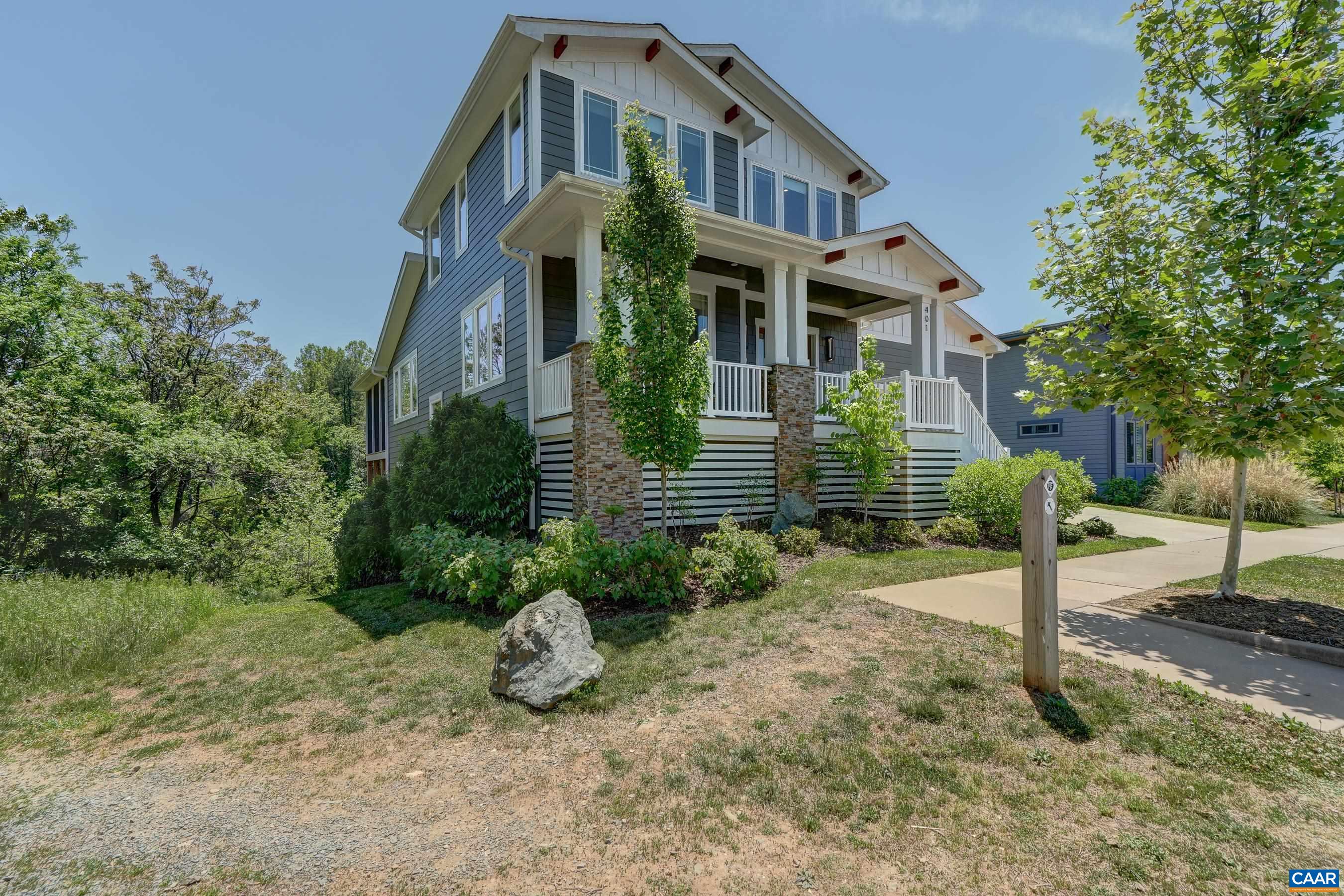 401 LOCHLYN HILL DR