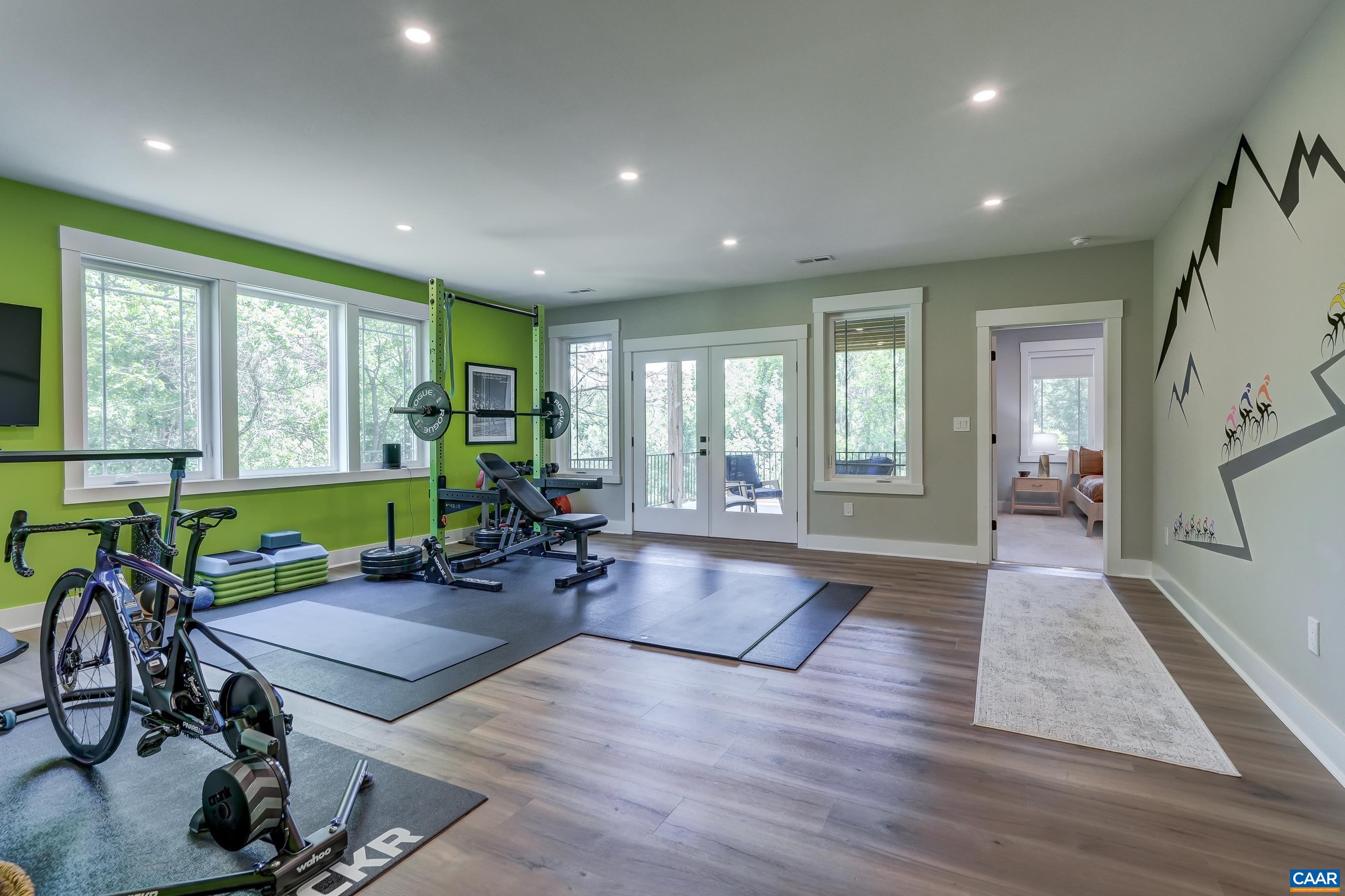 401 LOCHLYN HILL DR