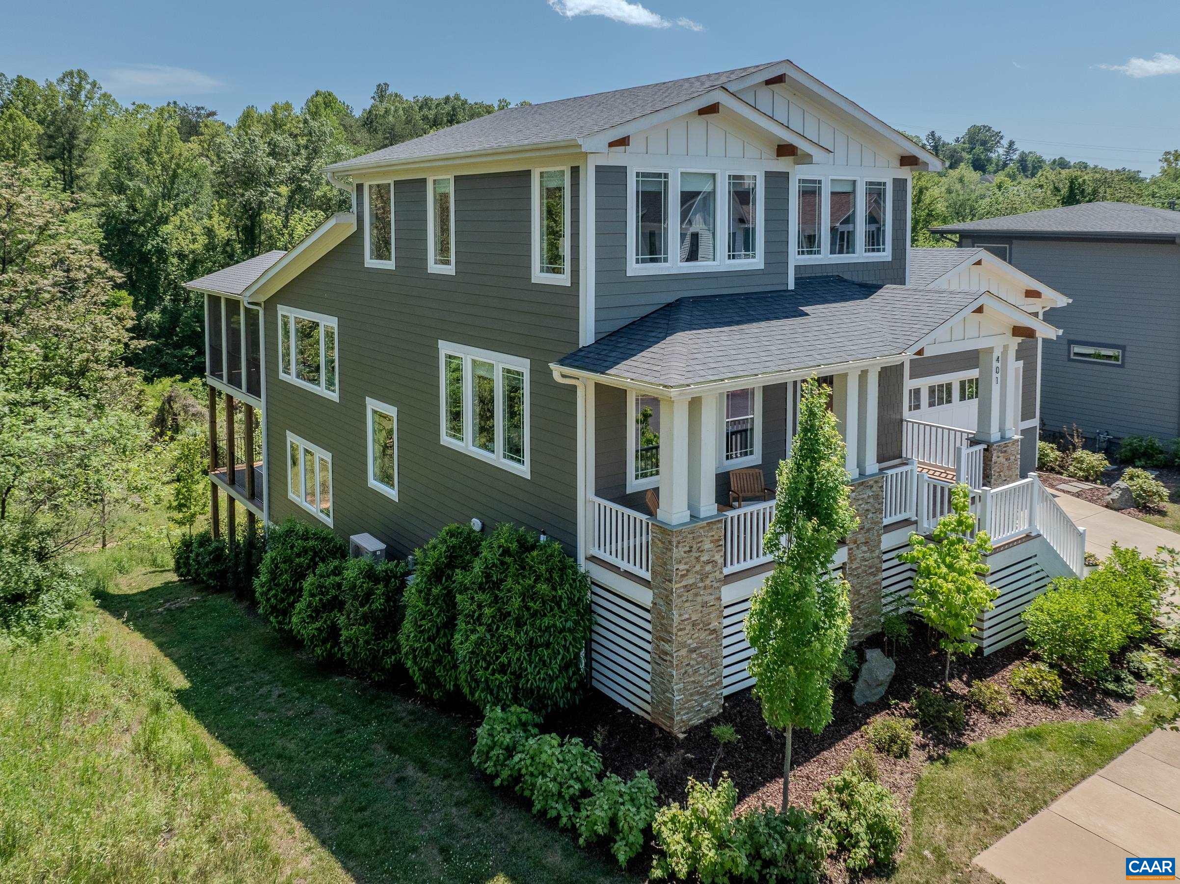 401 LOCHLYN HILL DR