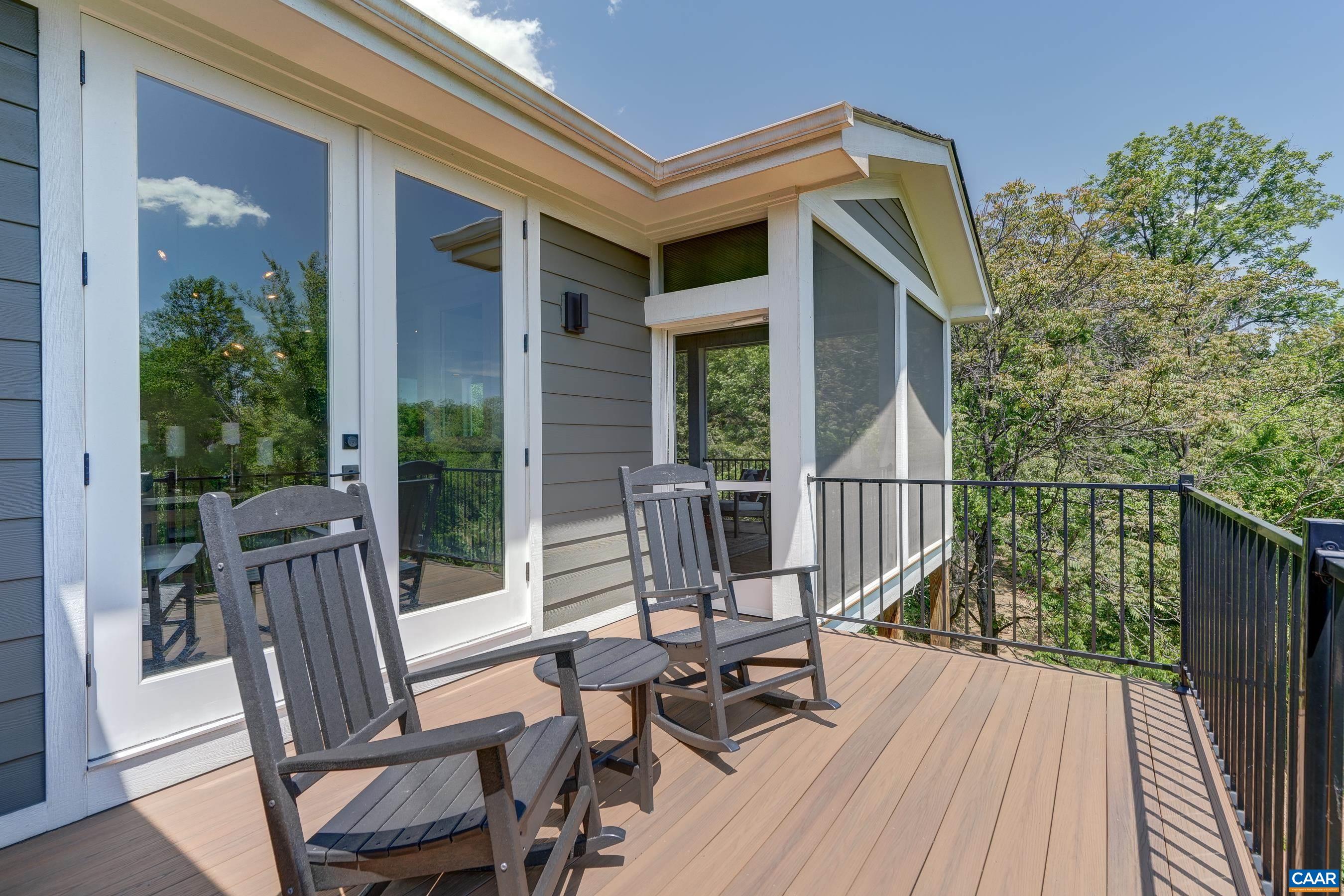 401 LOCHLYN HILL DR