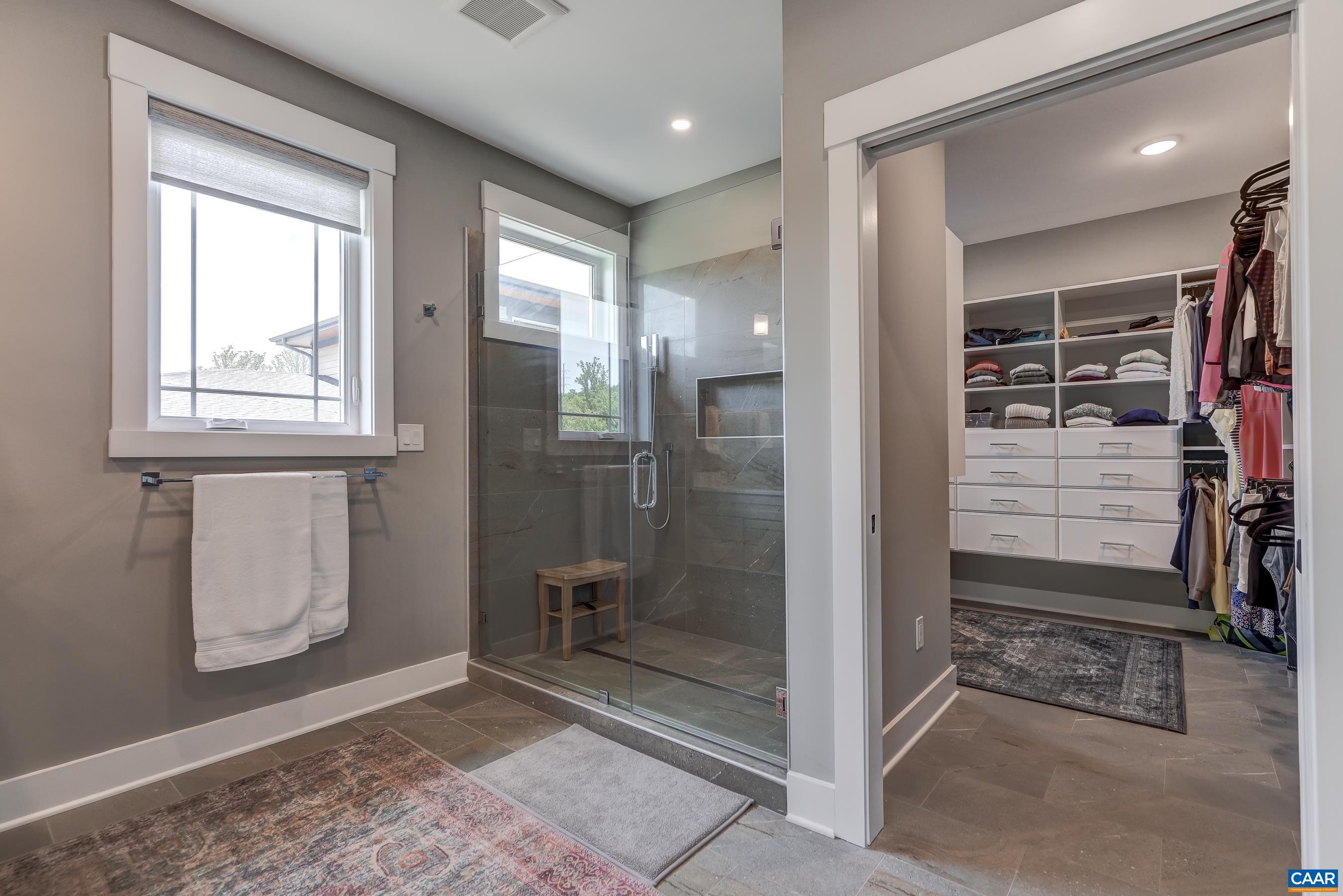 401 LOCHLYN HILL DR