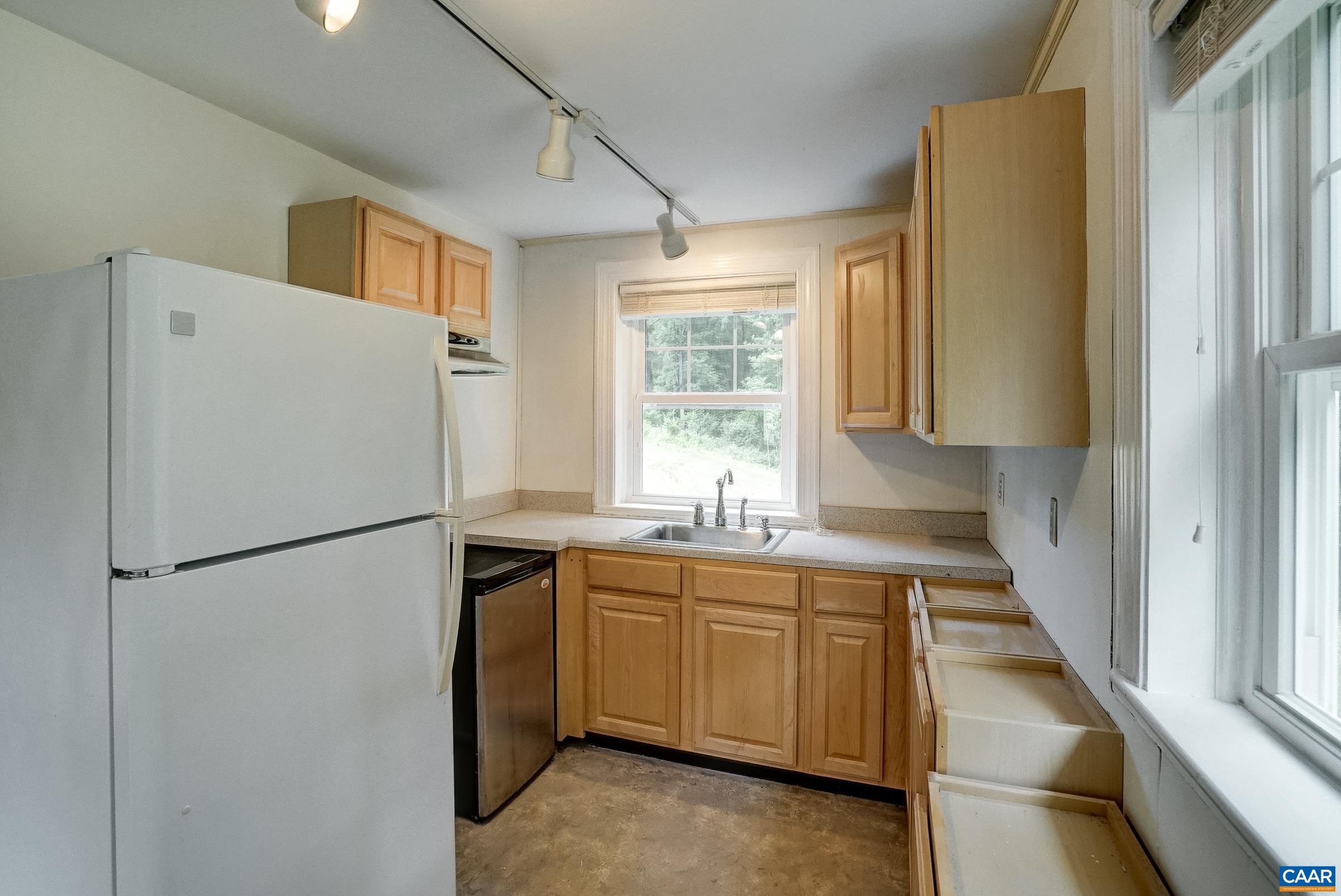 3272 HORSESHOE BEND RD