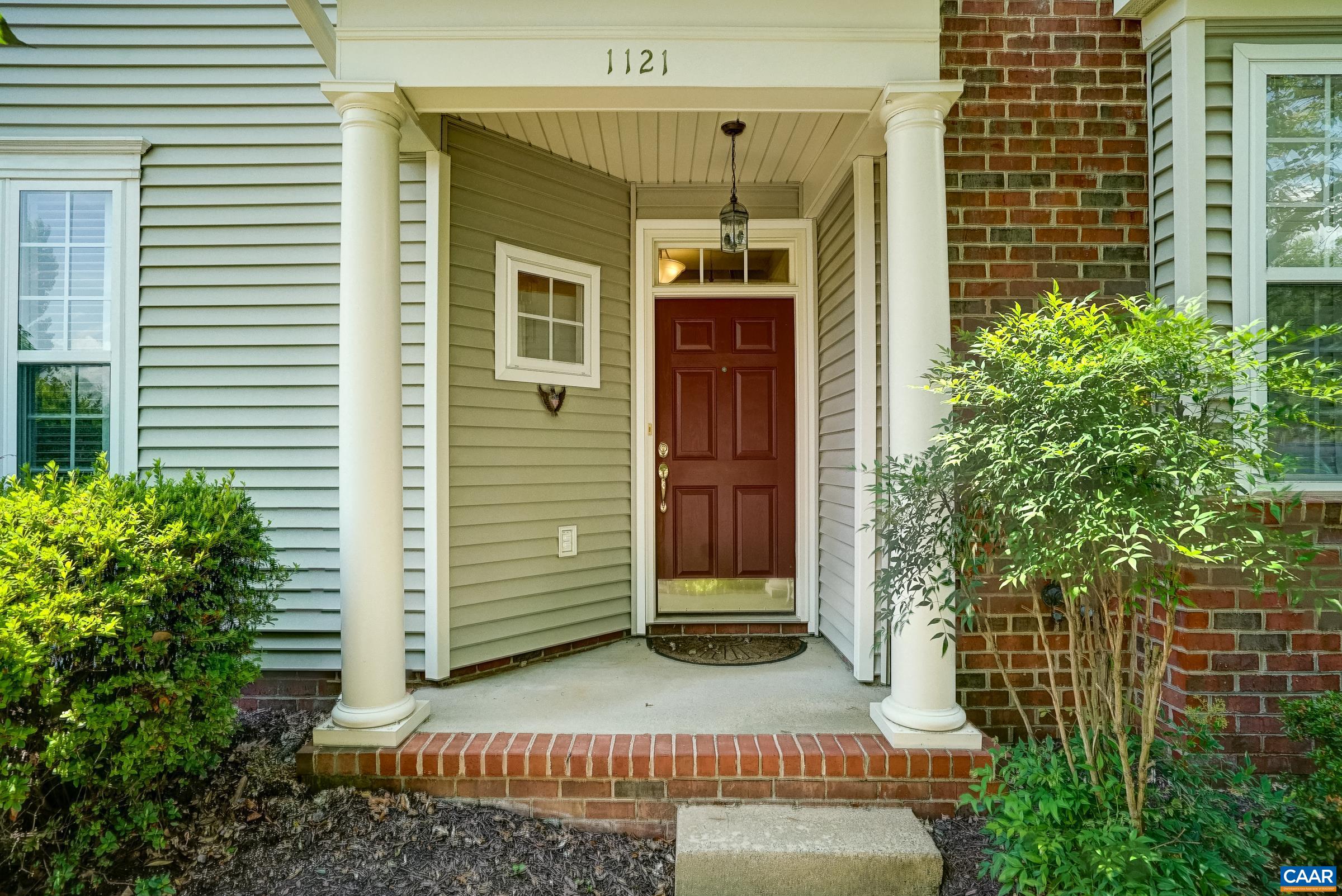 1121 SOMER CHASE CT