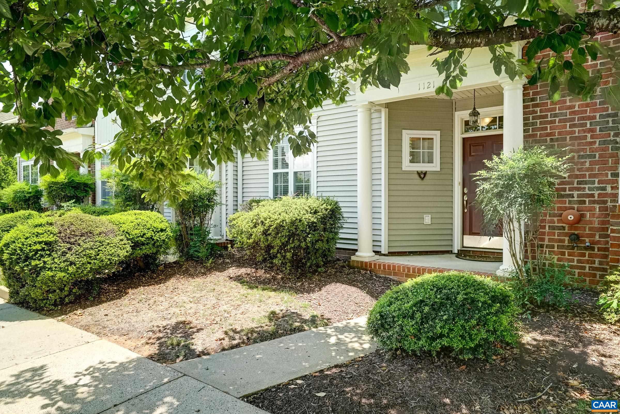 1121 SOMER CHASE CT