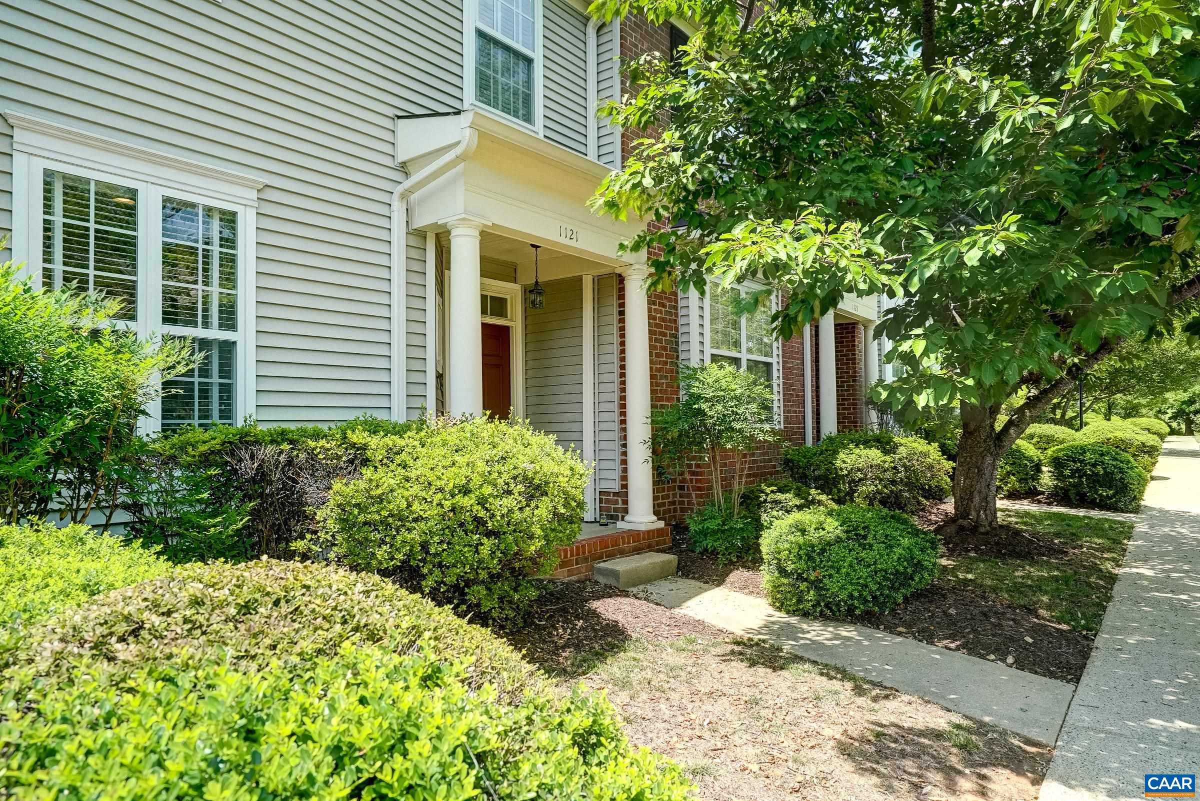 1121 SOMER CHASE CT