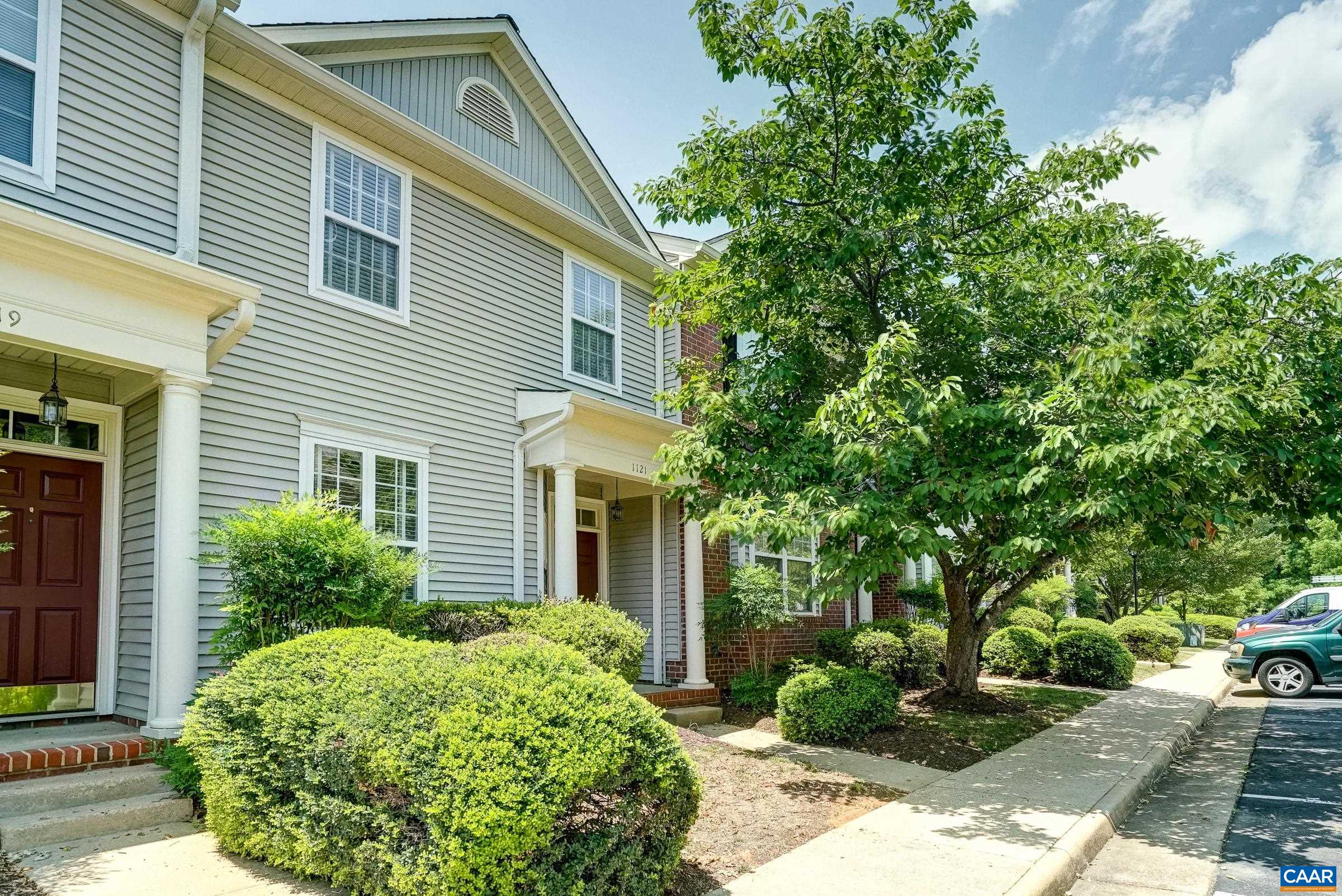 1121 SOMER CHASE CT