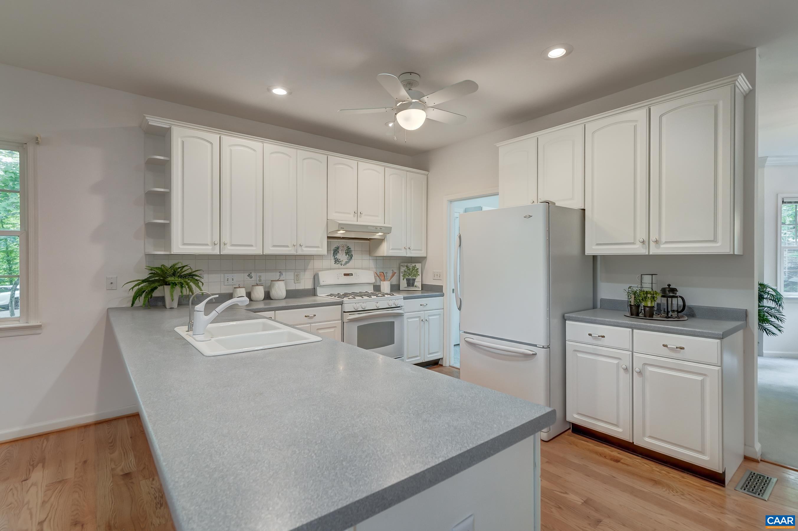274 JEFFERSON DR
