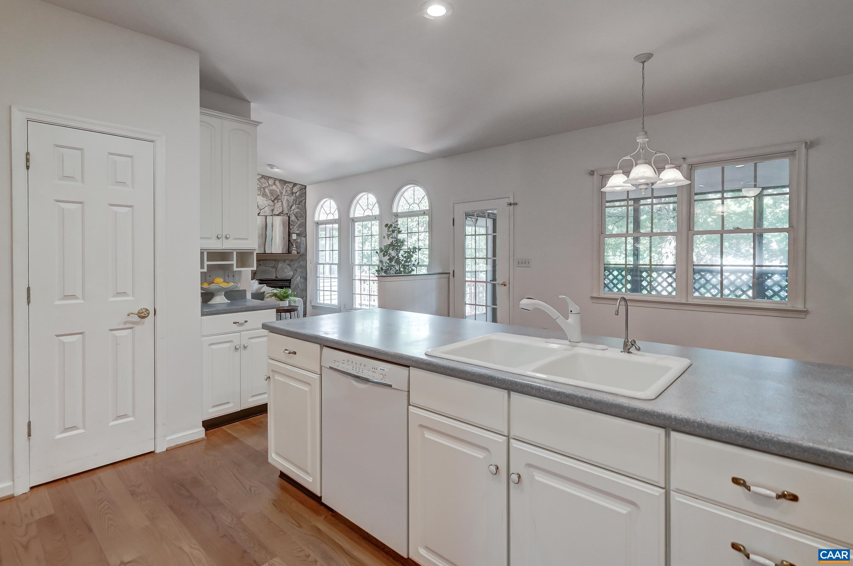 274 JEFFERSON DR