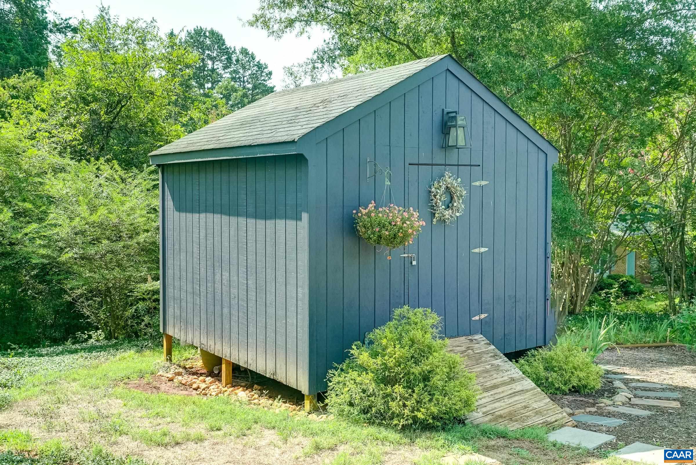 2710 LEEDS LN