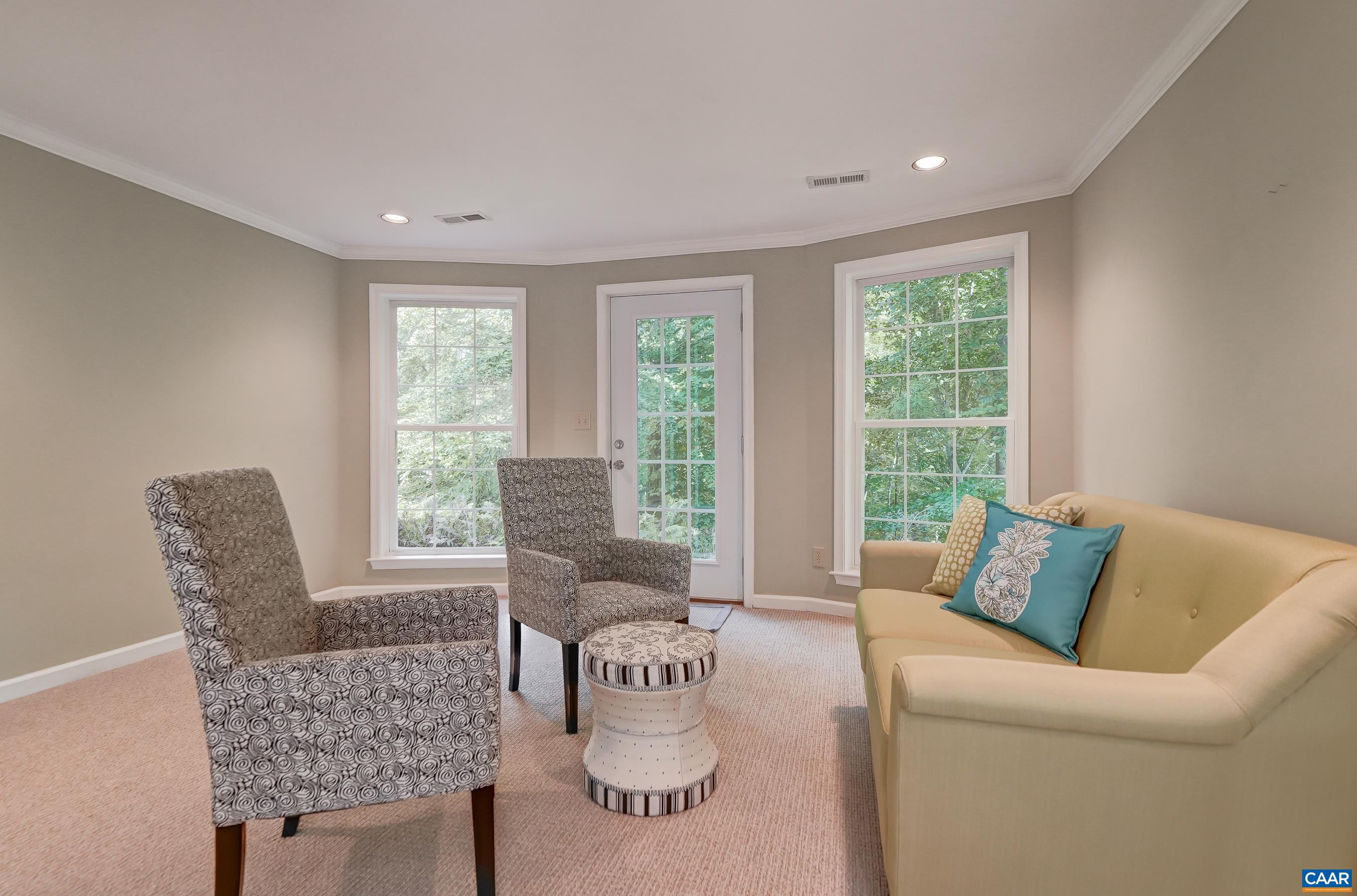1376 DUNLORA DR