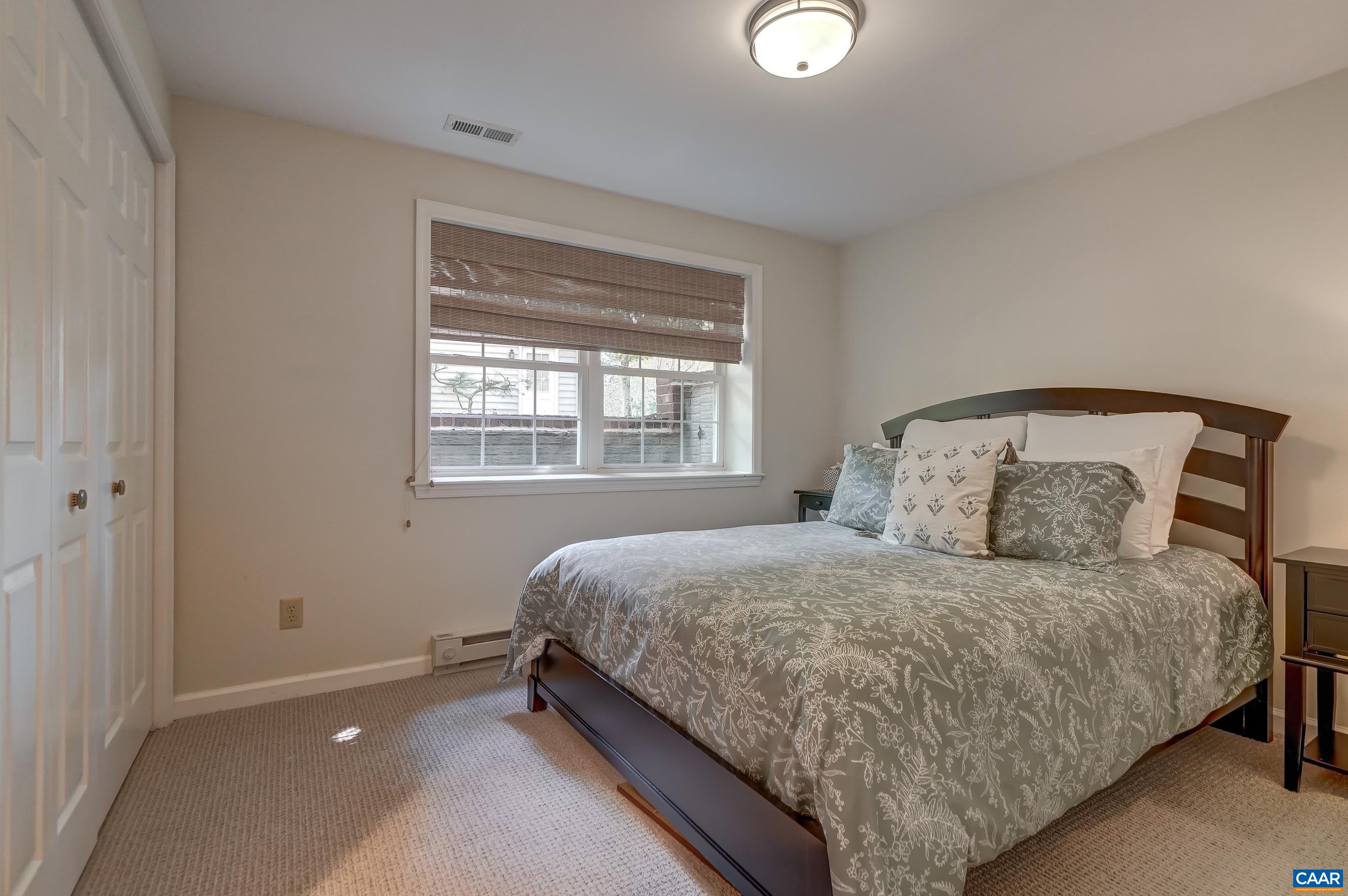 1376 DUNLORA DR