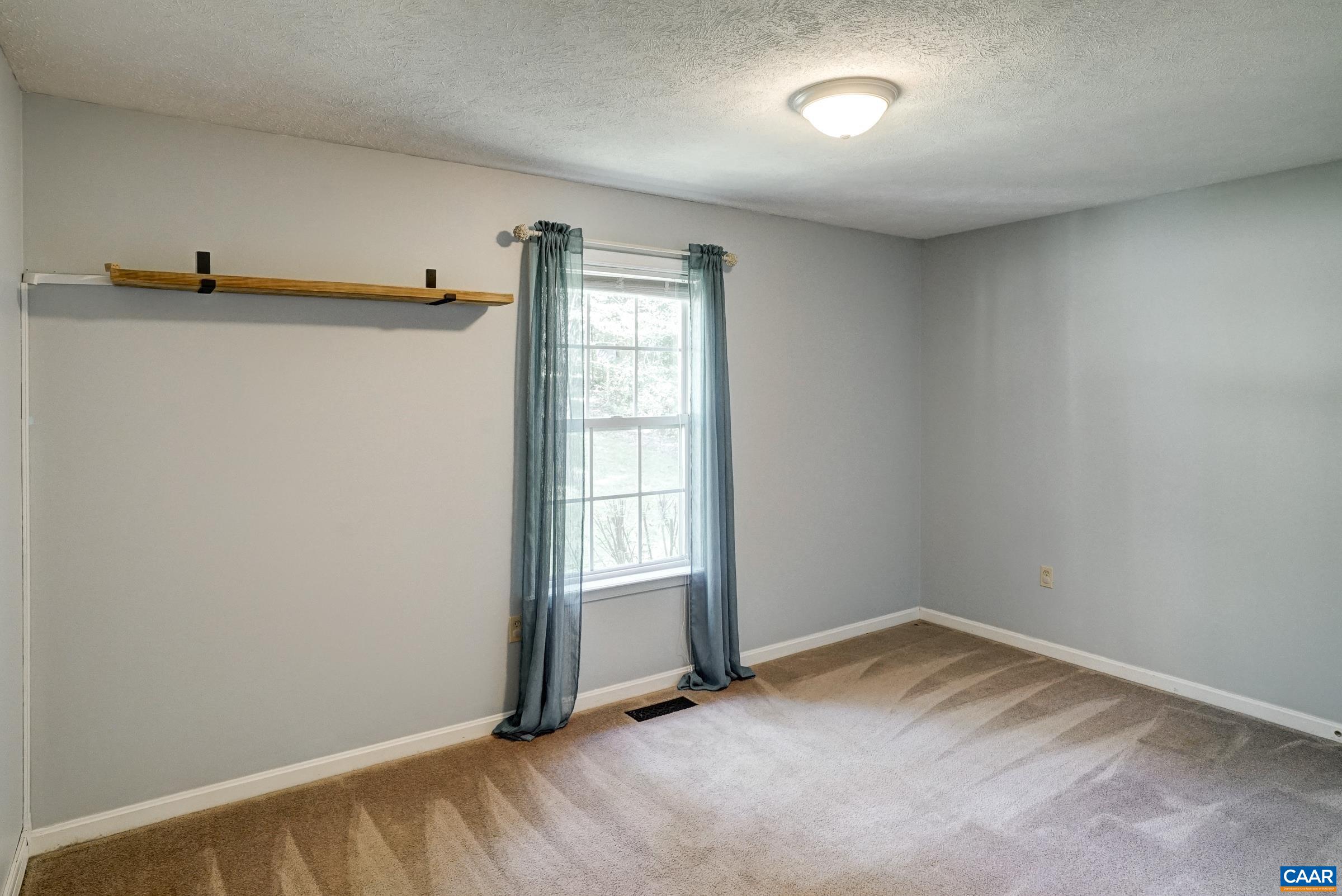 688 CARNATION RD