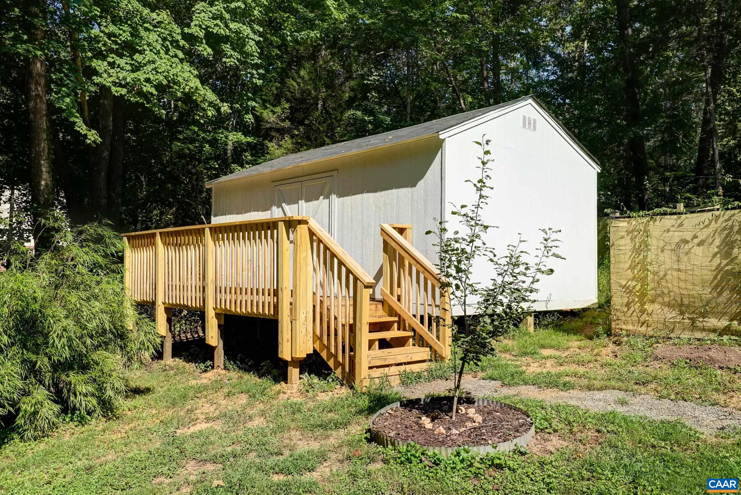 688 CARNATION RD