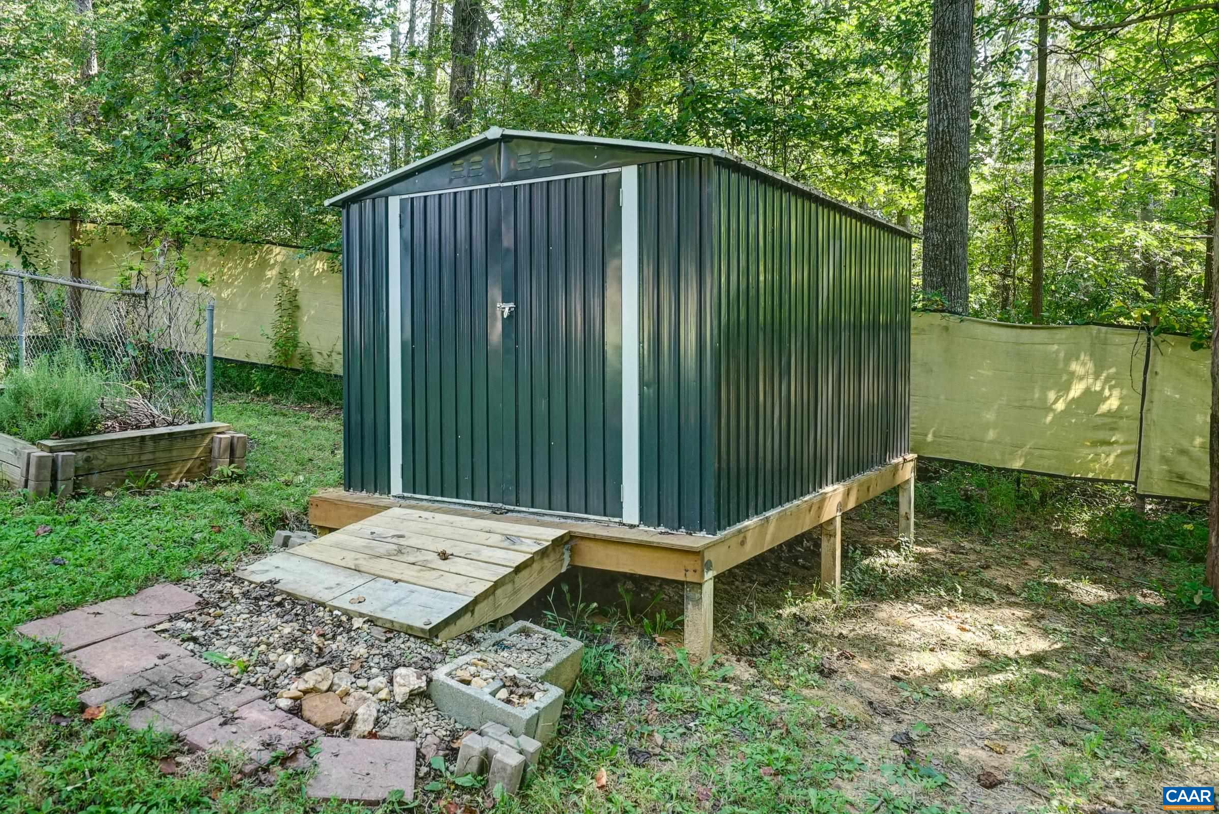 688 CARNATION RD