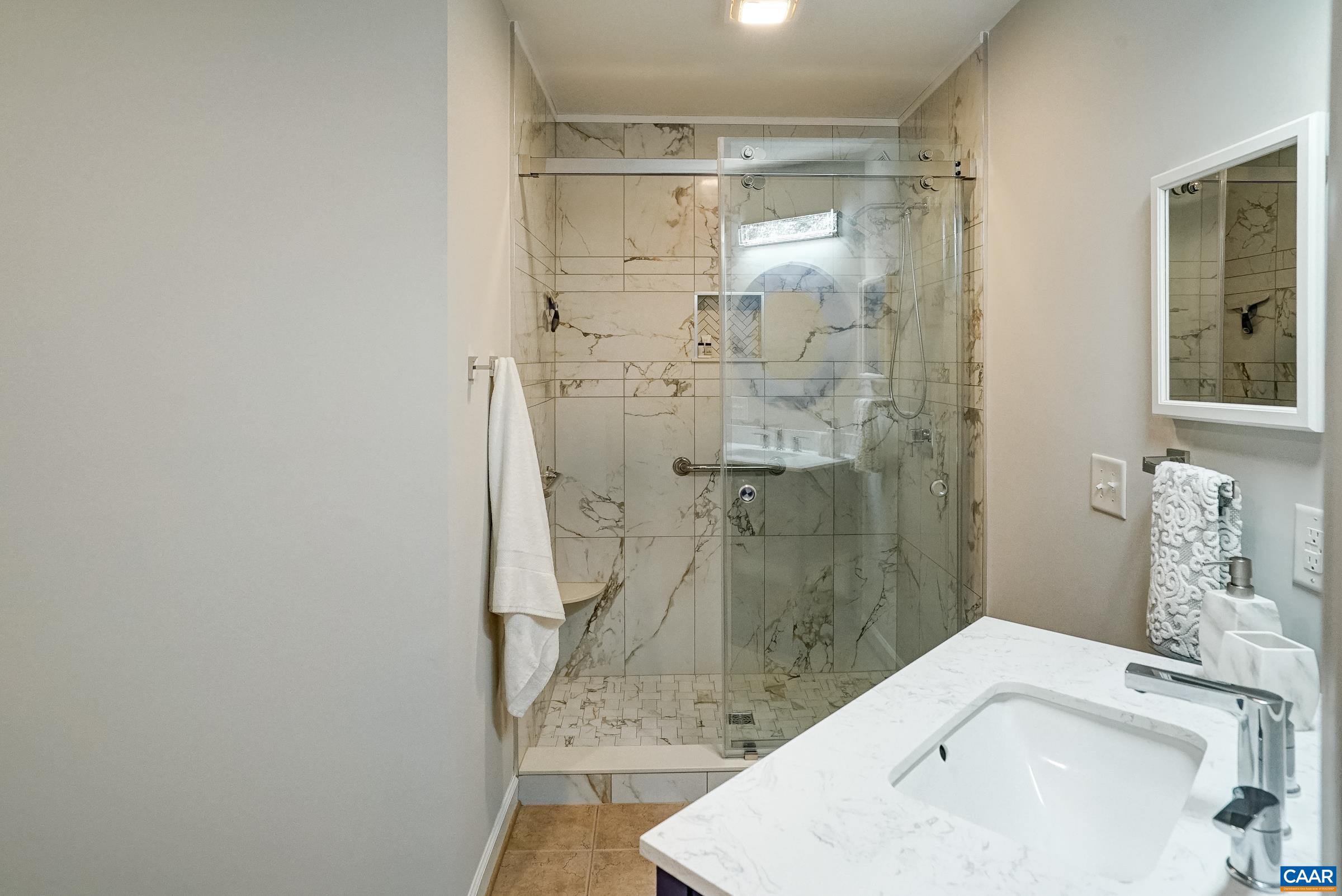 1230 DUNLORA DR