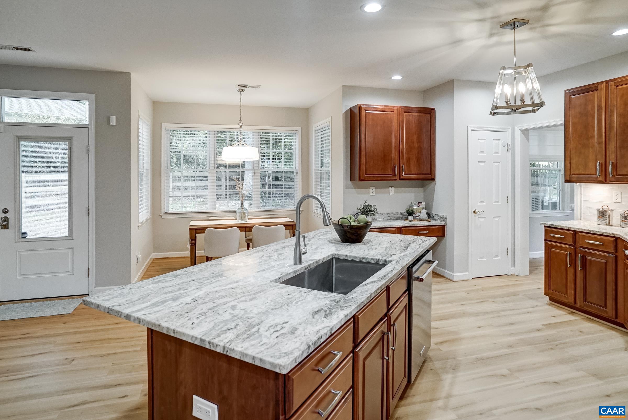 1230 DUNLORA DR