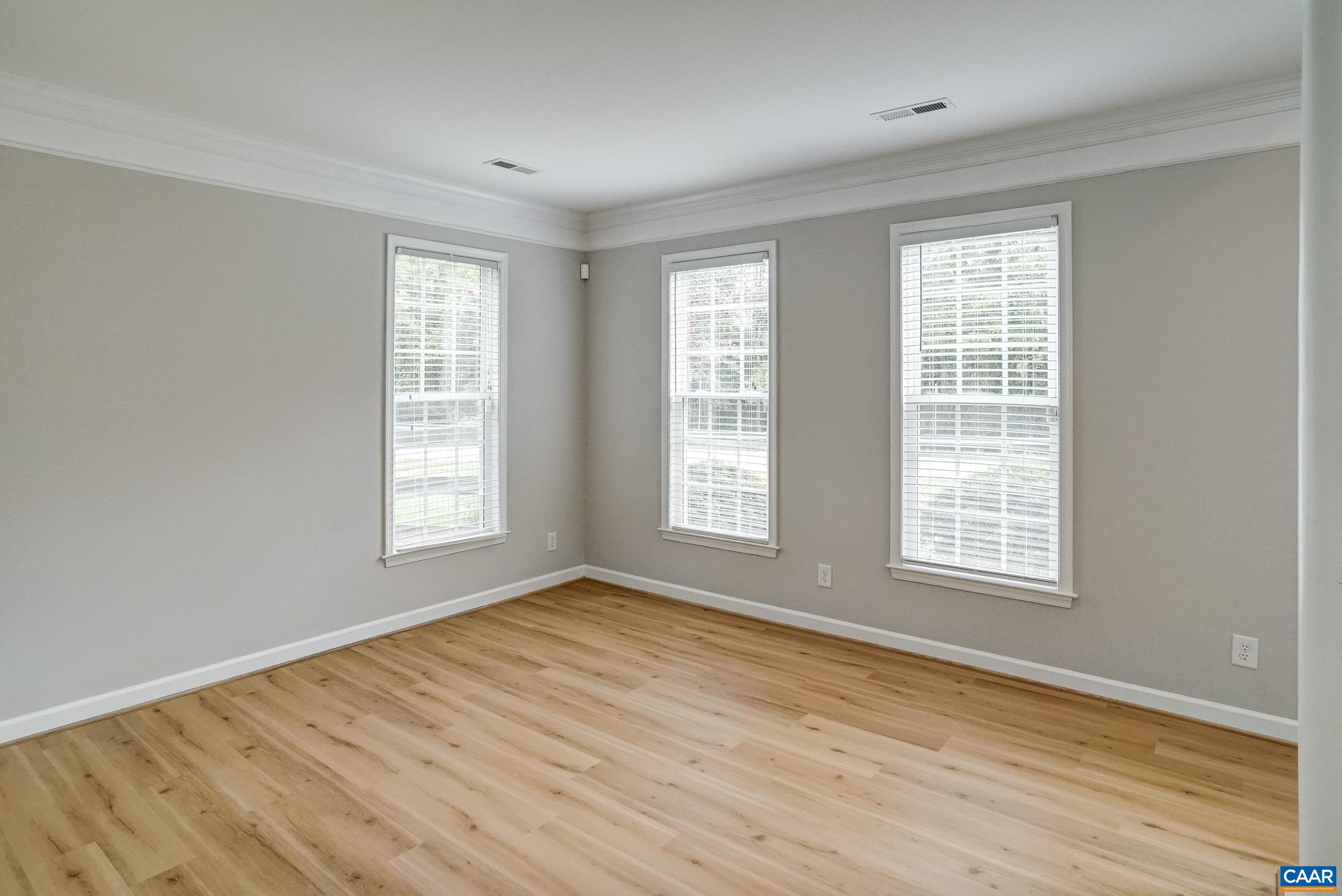 1230 DUNLORA DR
