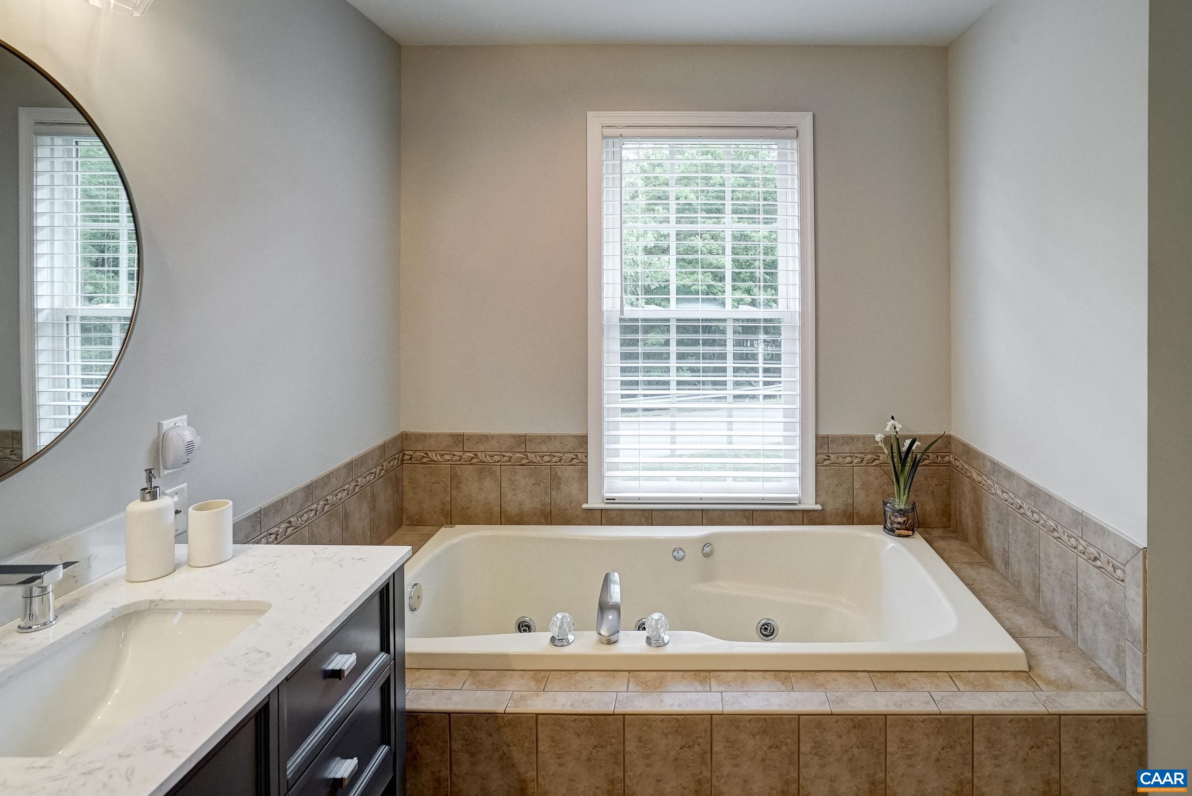 1230 DUNLORA DR