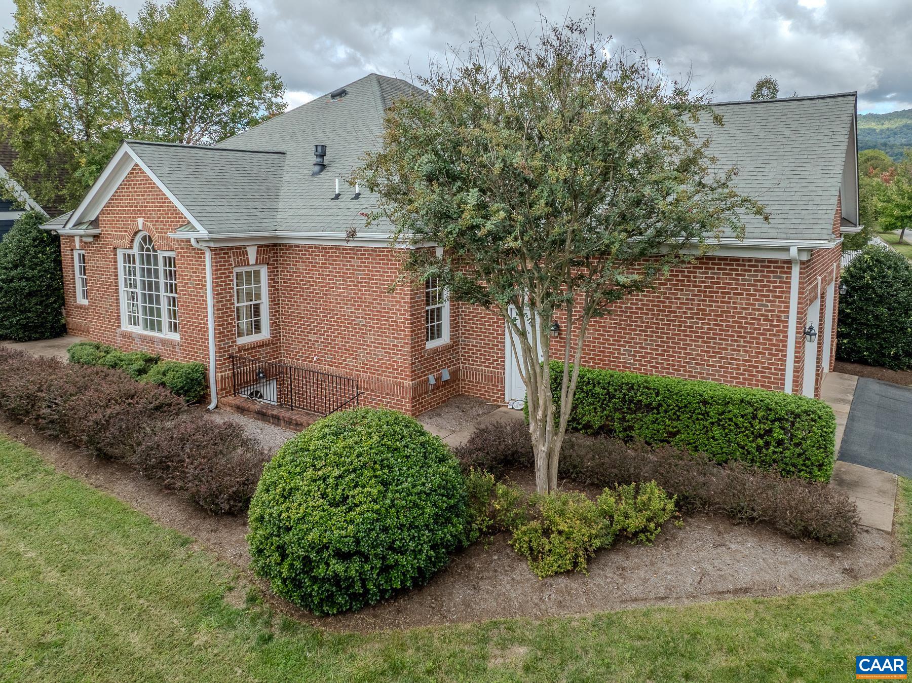664 HADEN LN