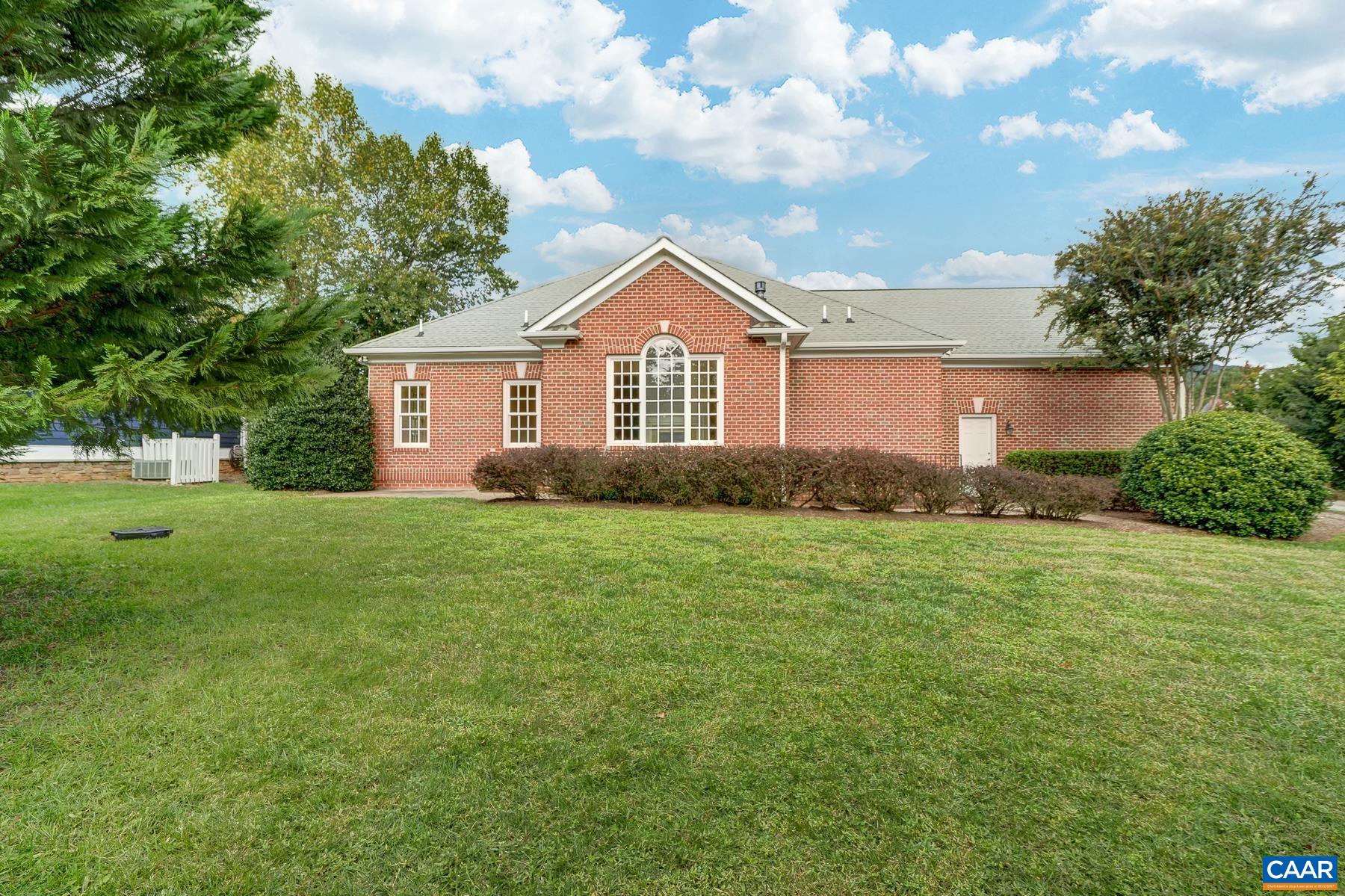 664 HADEN LN