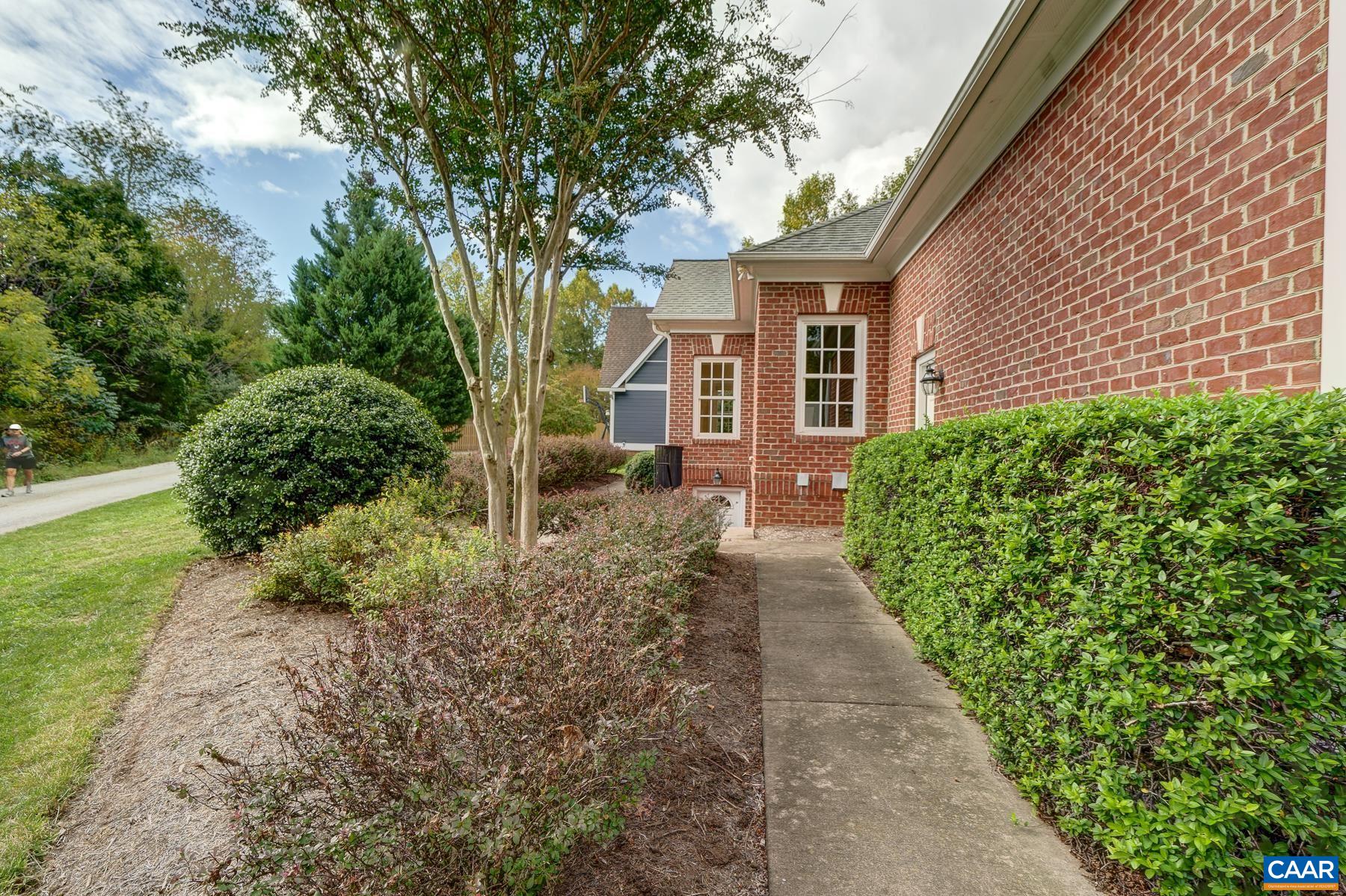 664 HADEN LN