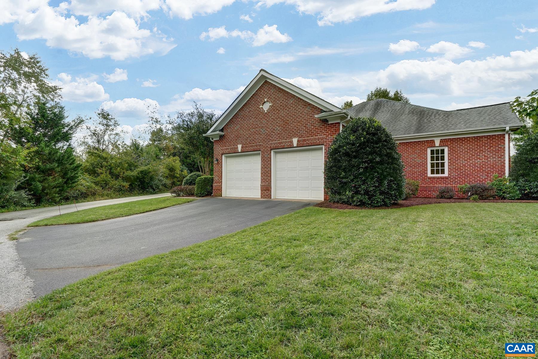 664 HADEN LN