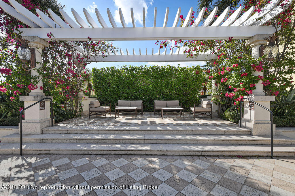 701 S Olive Avenue, 1003