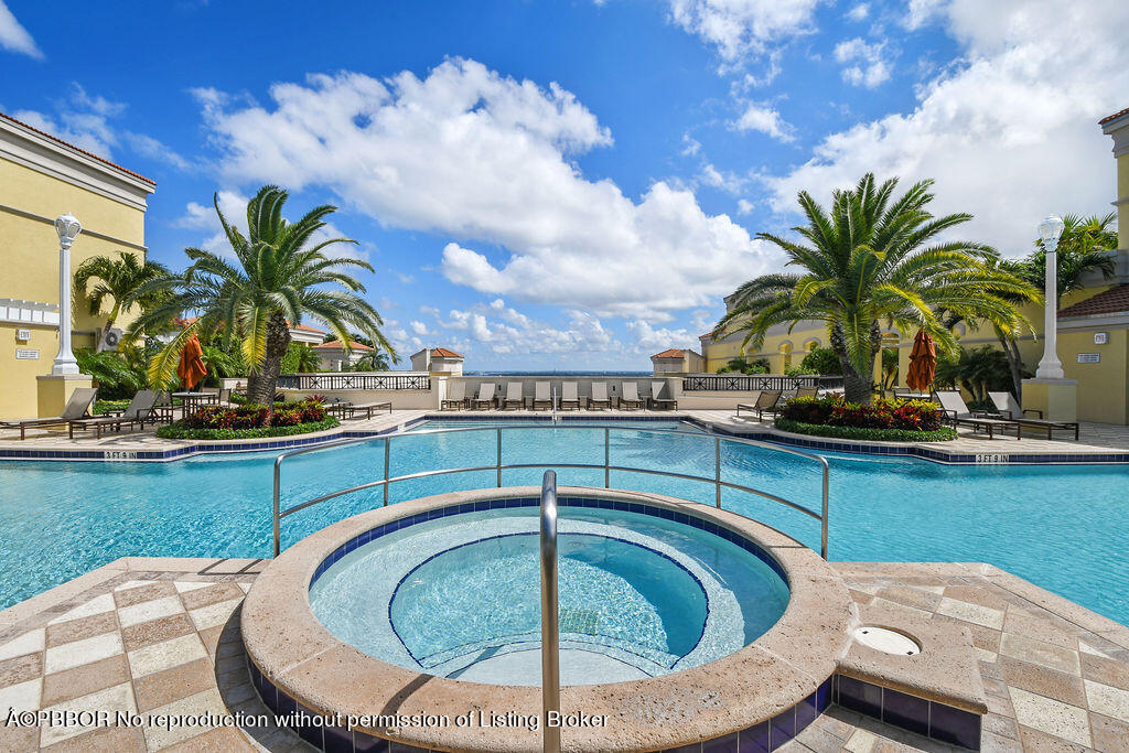 701 S Olive Avenue, 1003