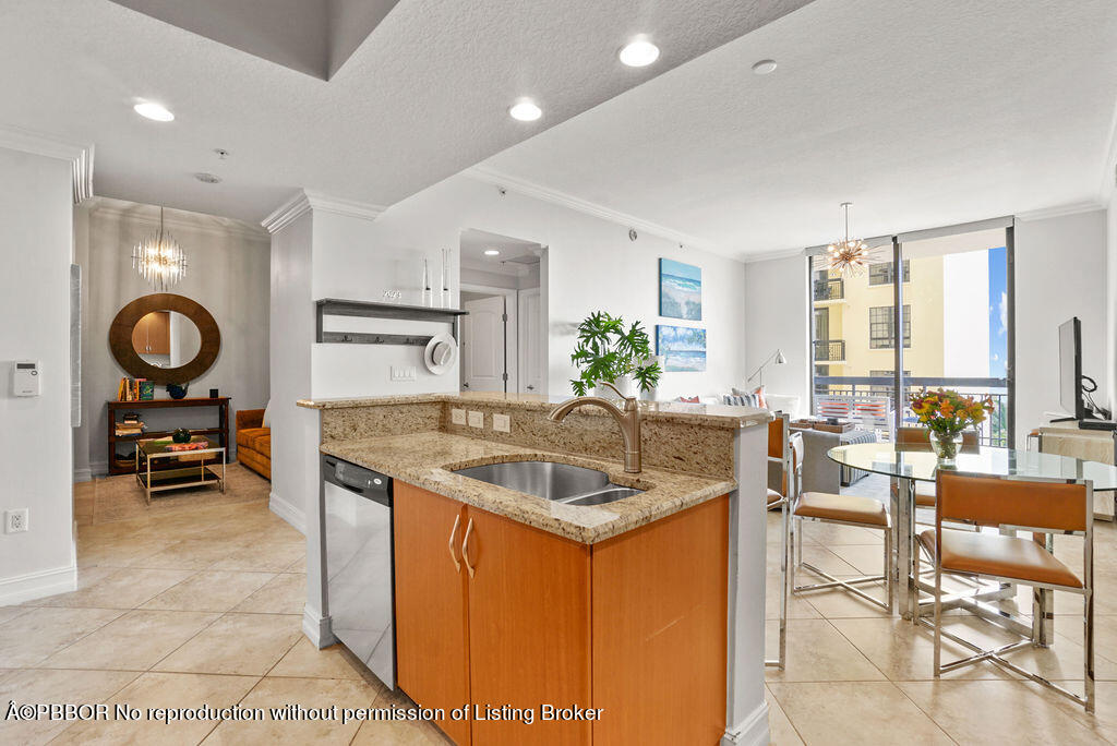 701 S Olive Avenue, 1003