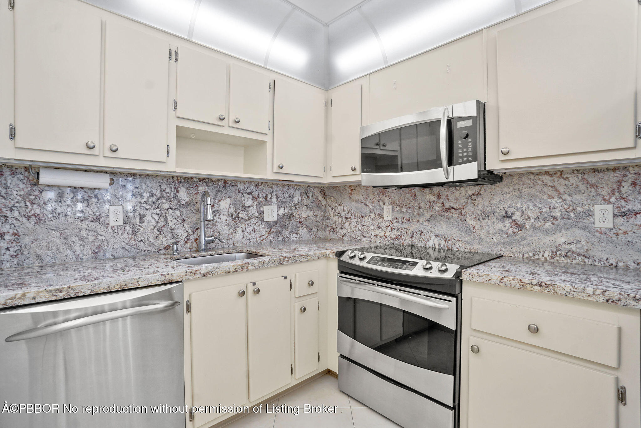 3590 S Ocean Boulevard, 606