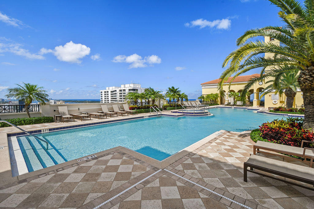 701 S Olive Avenue 1003