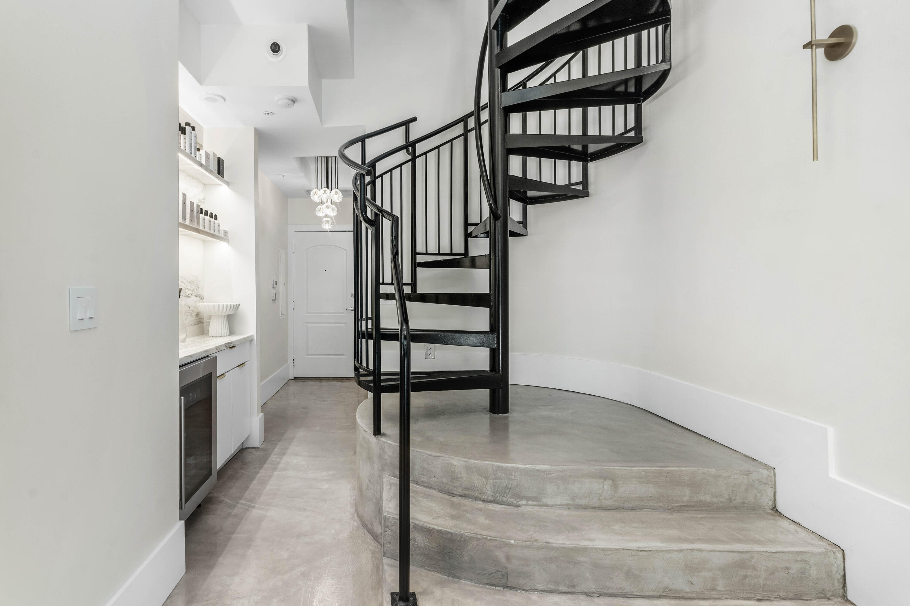 801 S Olive Avenue 112