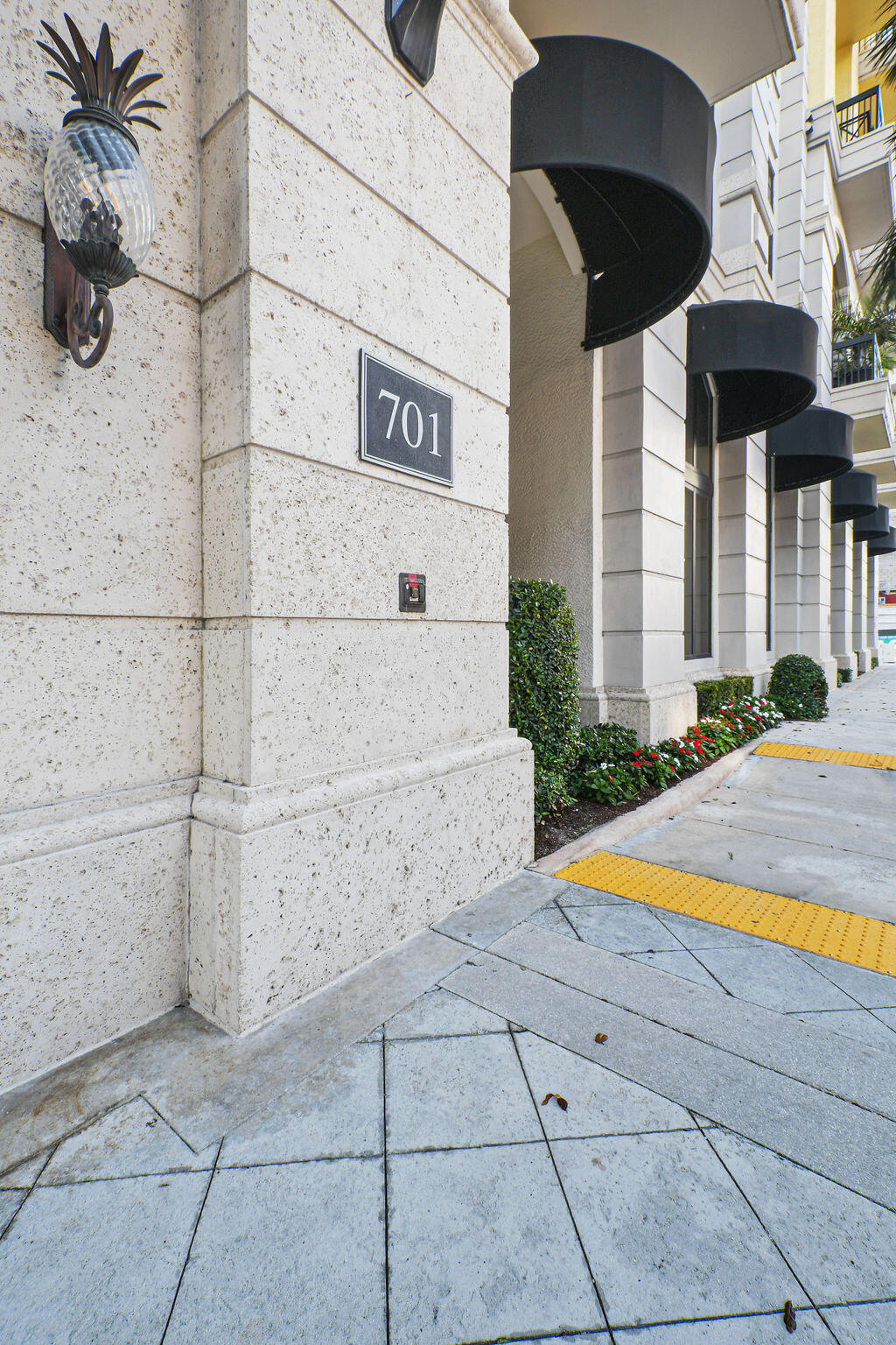 701 S Olive Avenue 1003