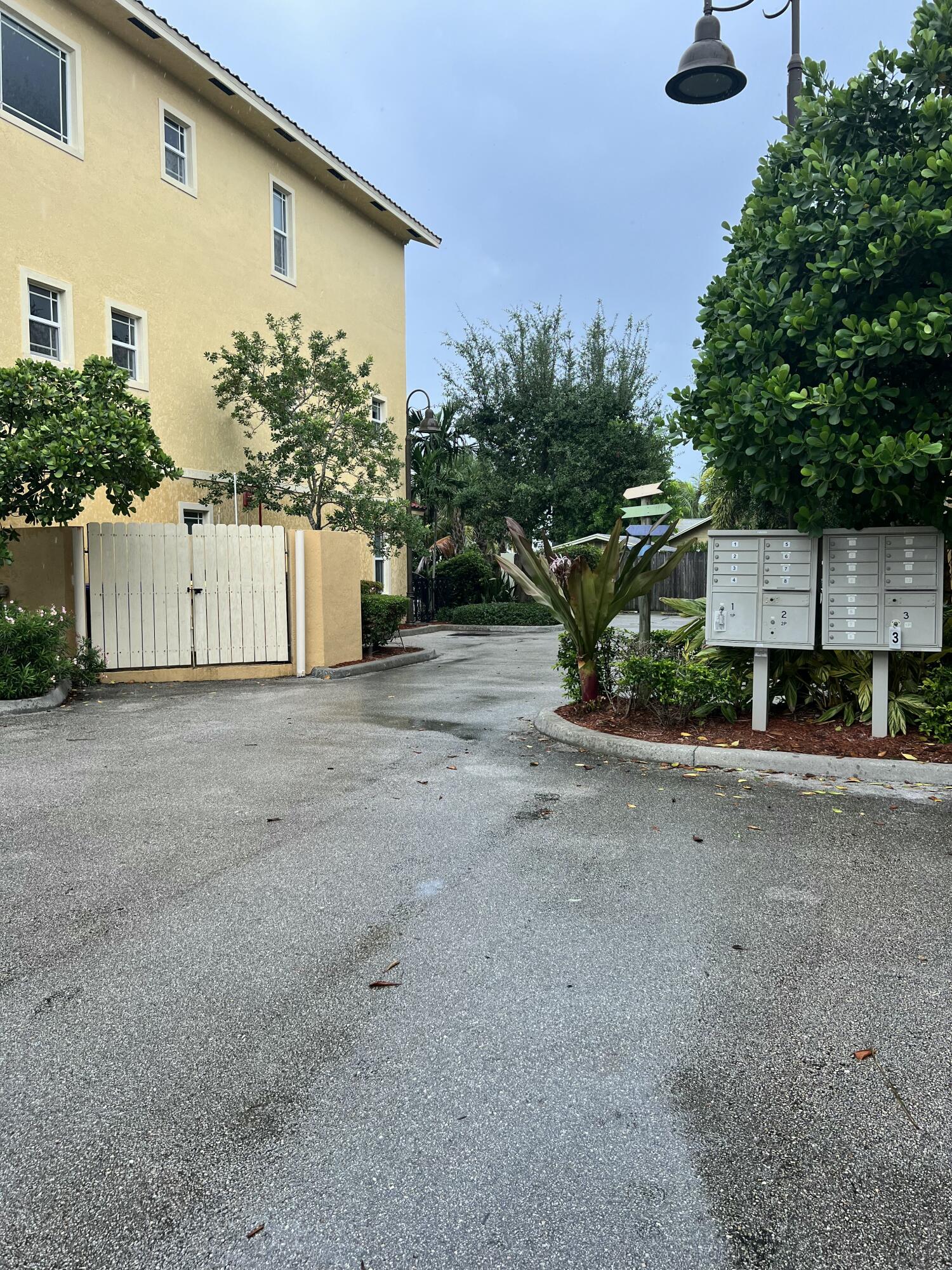 224 S Federal Highway 1