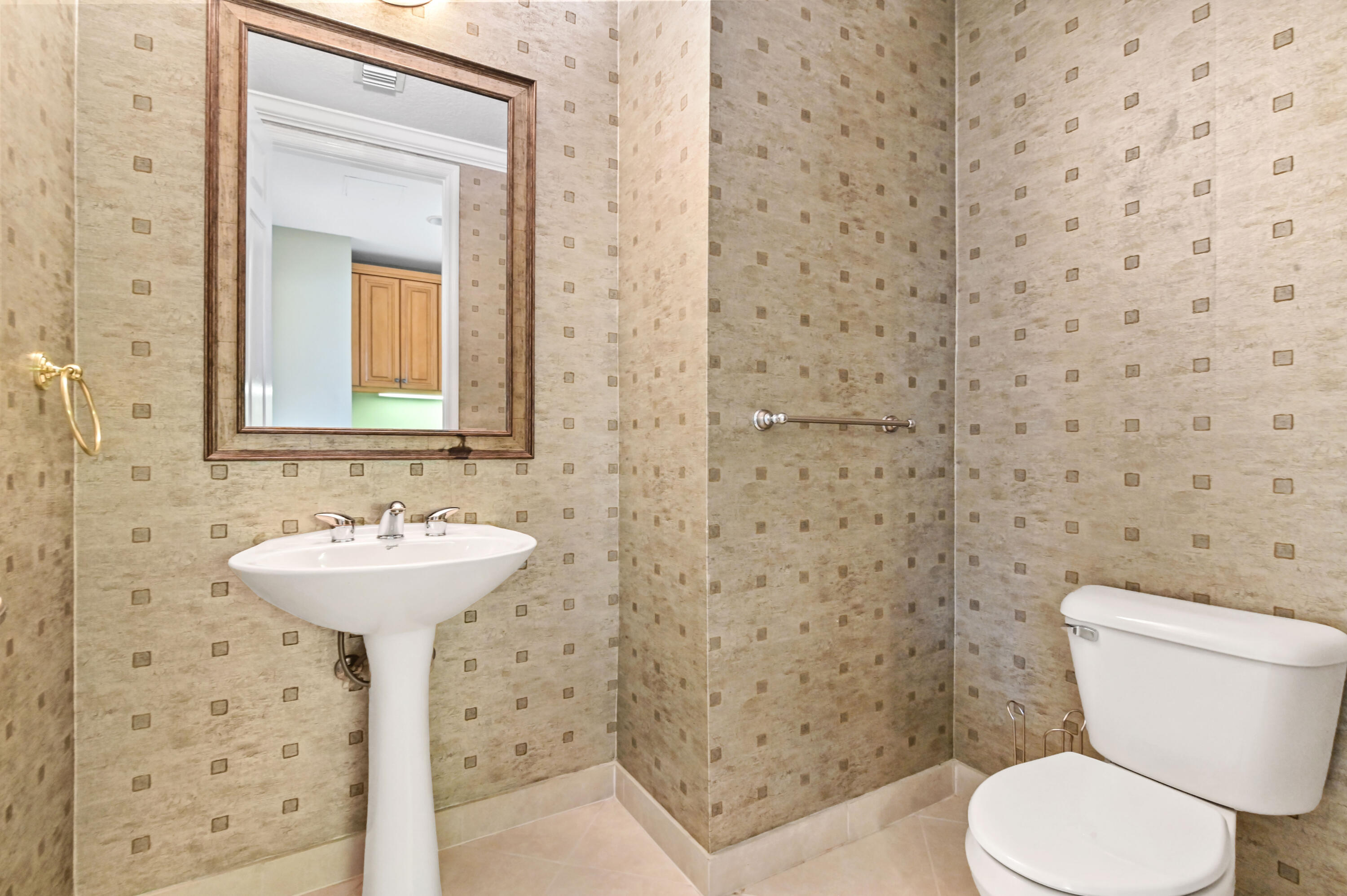 2532 Gardens Parkway