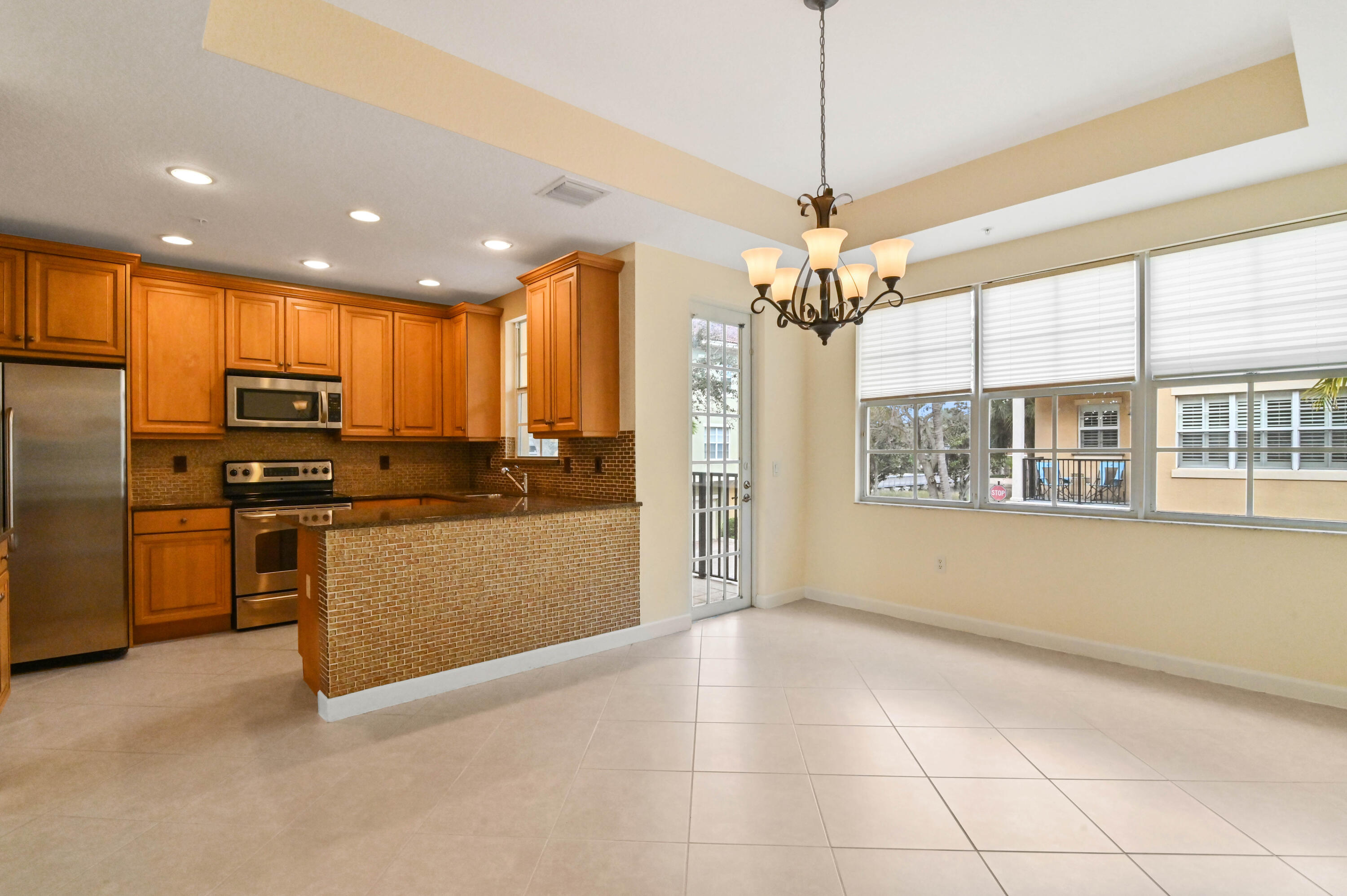 2532 Gardens Parkway