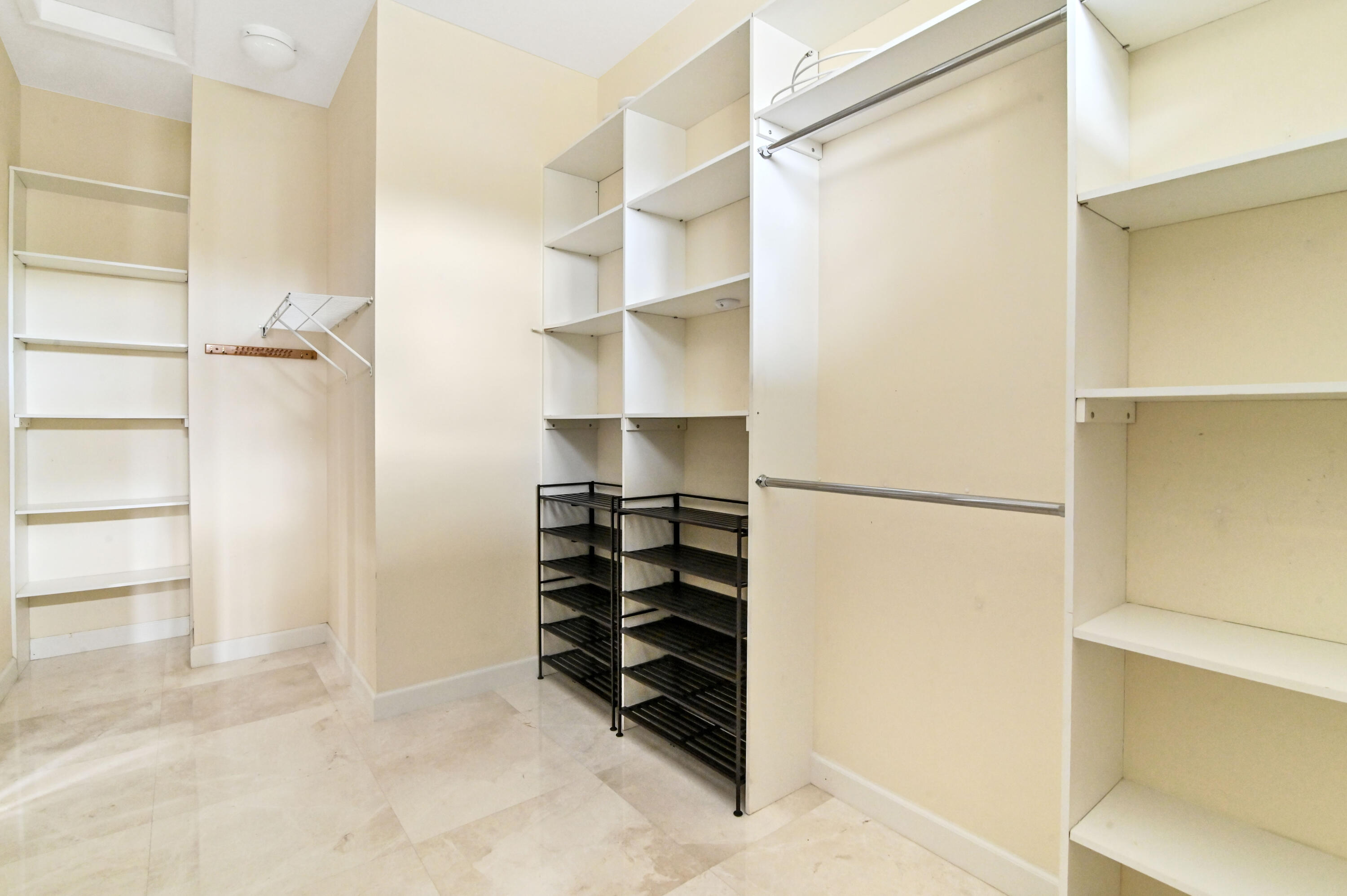 2532 Gardens Parkway