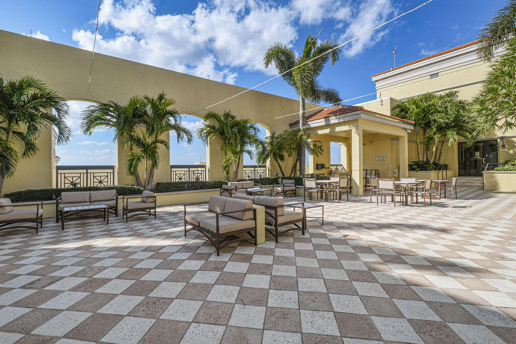 701 S Olive Avenue 1003