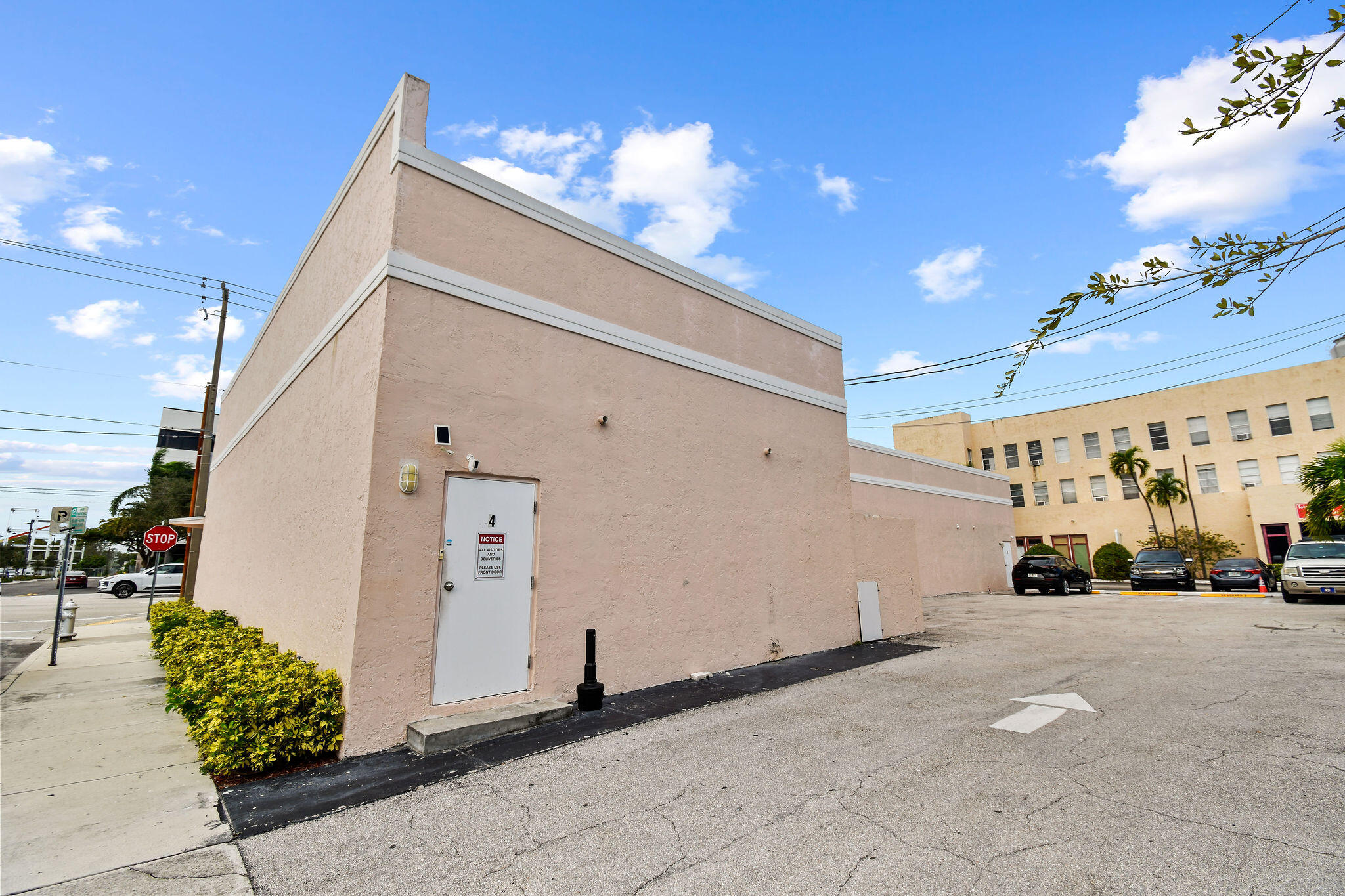 2730 S Dixie Highway