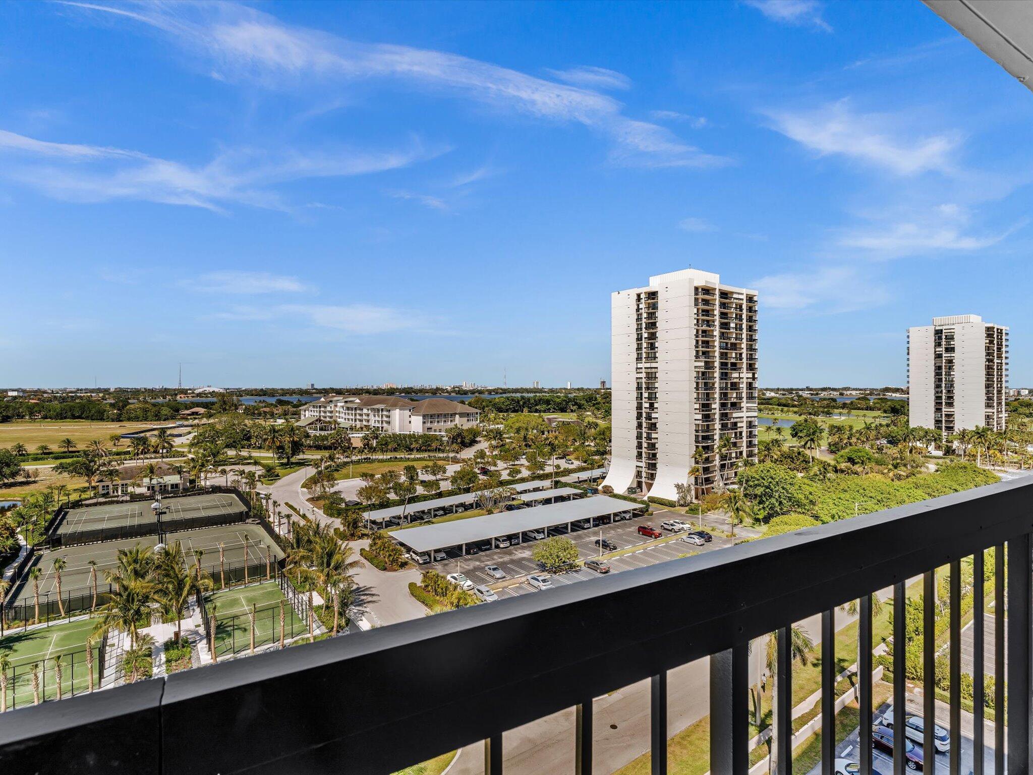 2425 Presidential Way 1101