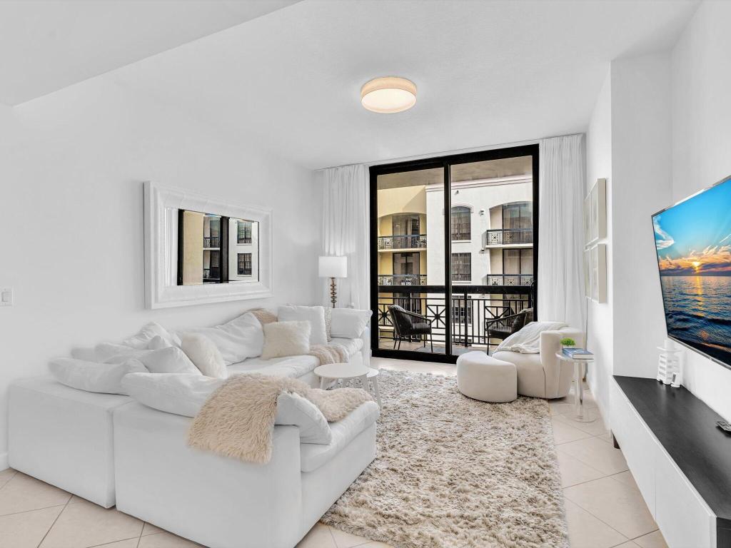 801 S Olive Avenue 1521