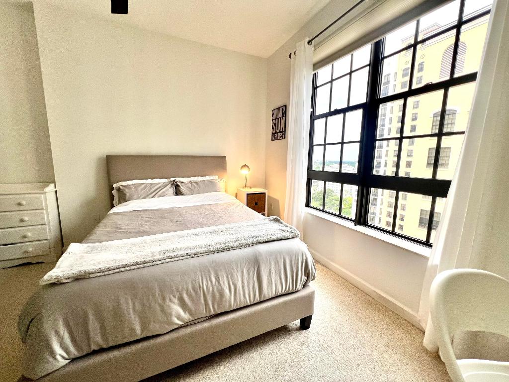 801 S Olive Avenue 1521